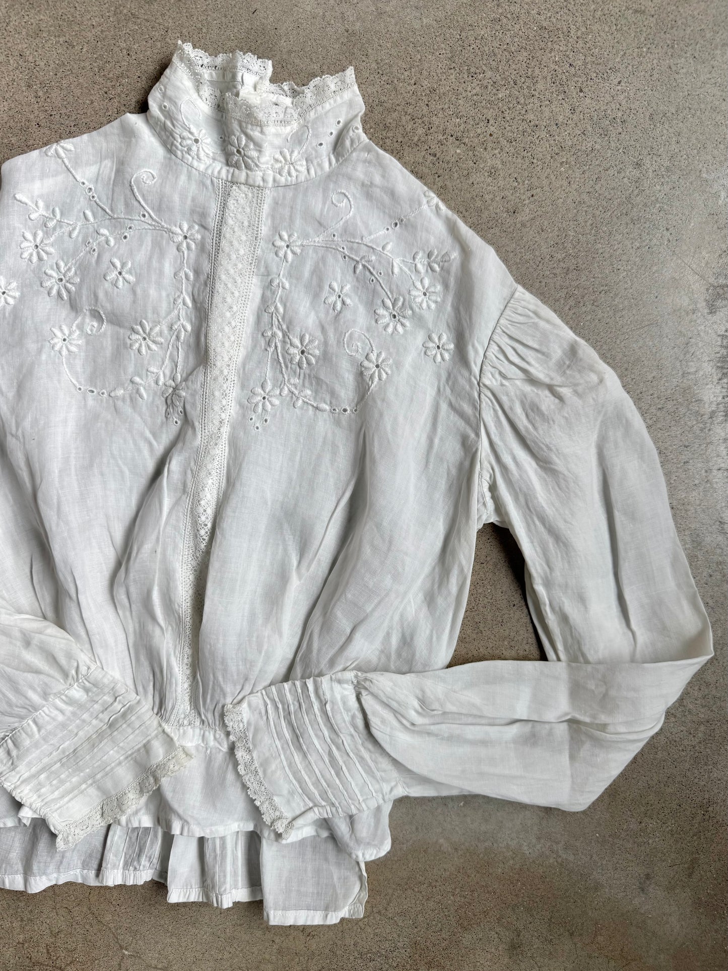 Antique Edwardian White Floral Embroidered High-Neck Blouse | XS