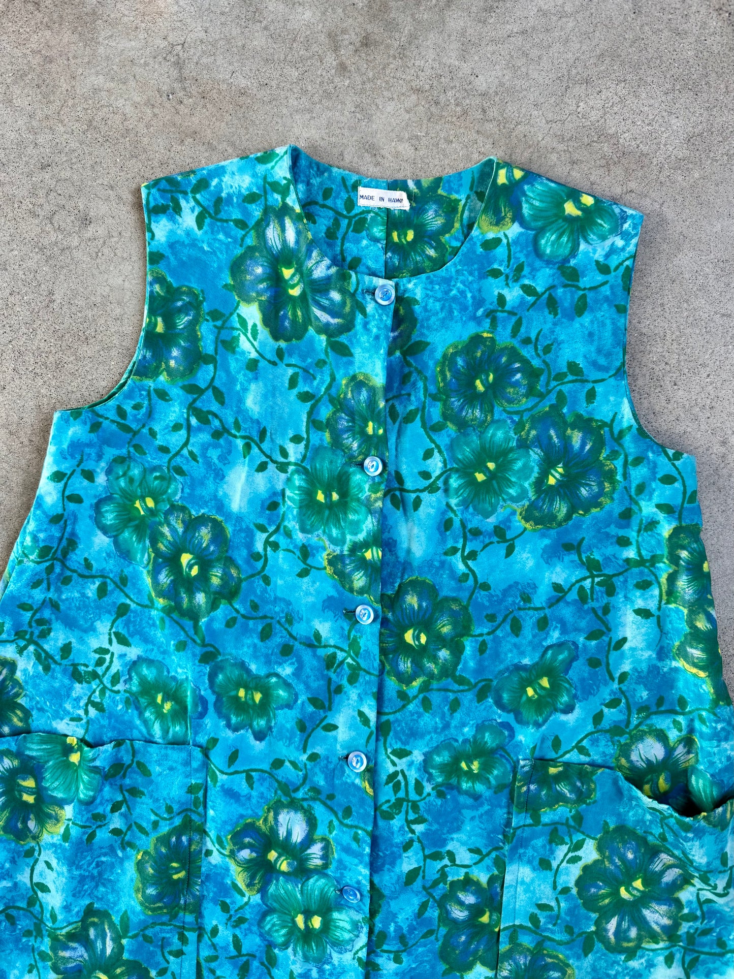 Vintage 1960s Hawaiian Blue Floral Button-Front Sleeveless Dress | Large