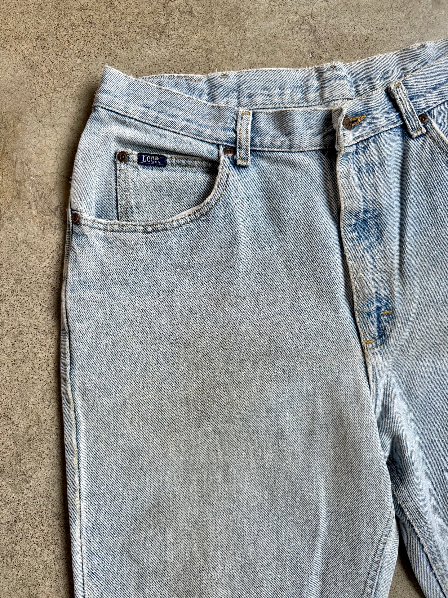 Vintage 1980s Lee Distressed Light Wash Straight-Leg Jeans | 36x34