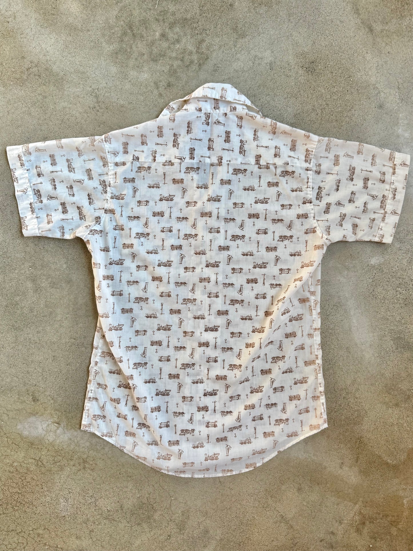Vintage 1960s White & Brown Novelty Train Print Short Sleeve Shirt | Small