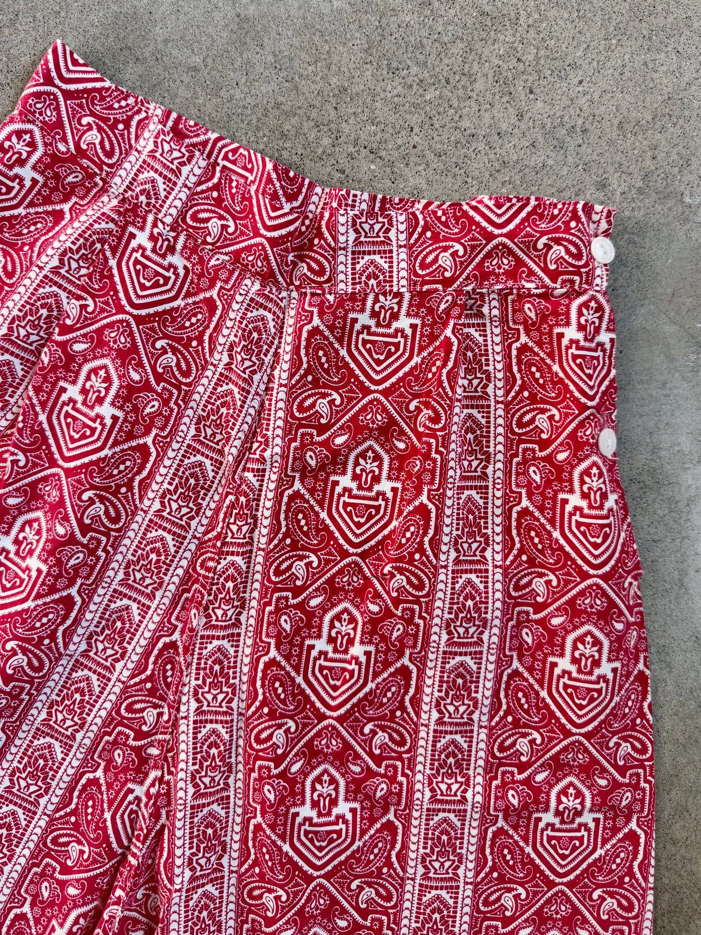 Vintage 1960s Paisley Print High-Waisted Bermuda Shorts | Waist 25”