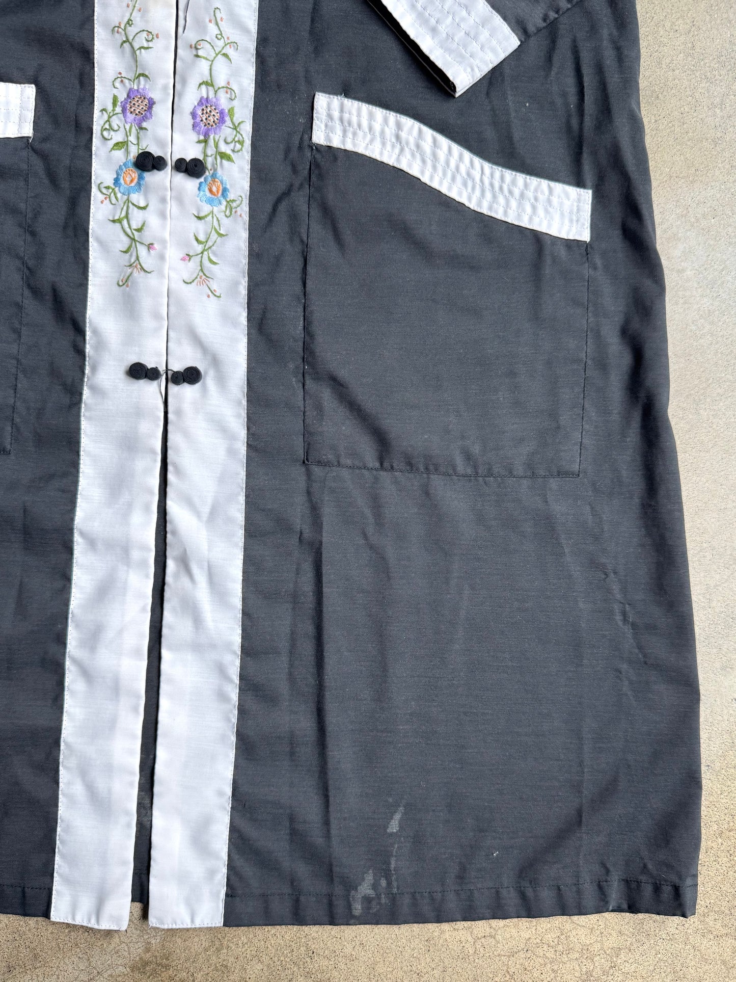 Vintage 1960s Jodie Arden Black Asian-Style Floral Hand-Embroidered Robe | Large