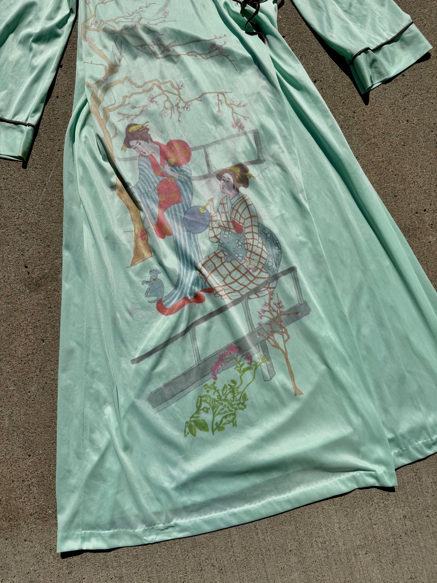 Vintage 1970s Green Japanese Geisha Scene Nylon Robe | Small