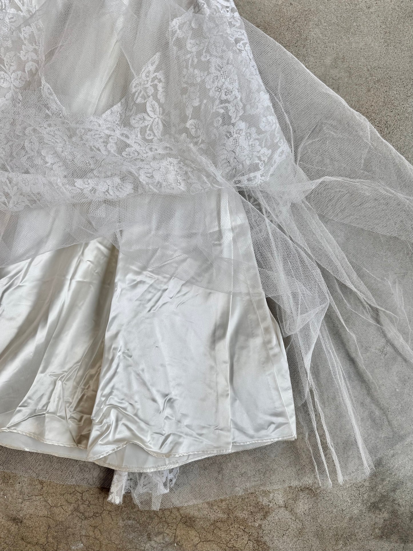 Vintage 1950s Handmade White Lace Tea-Length Tulle Skirt Wedding Gown | XS