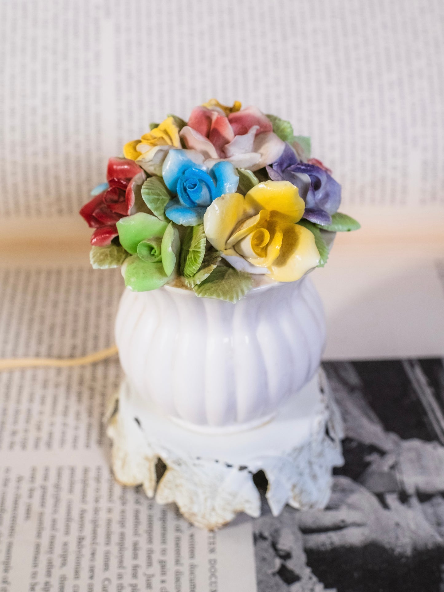 Vintage 1950s Porcelain Floral Bouquet Metal Base Table Lamp