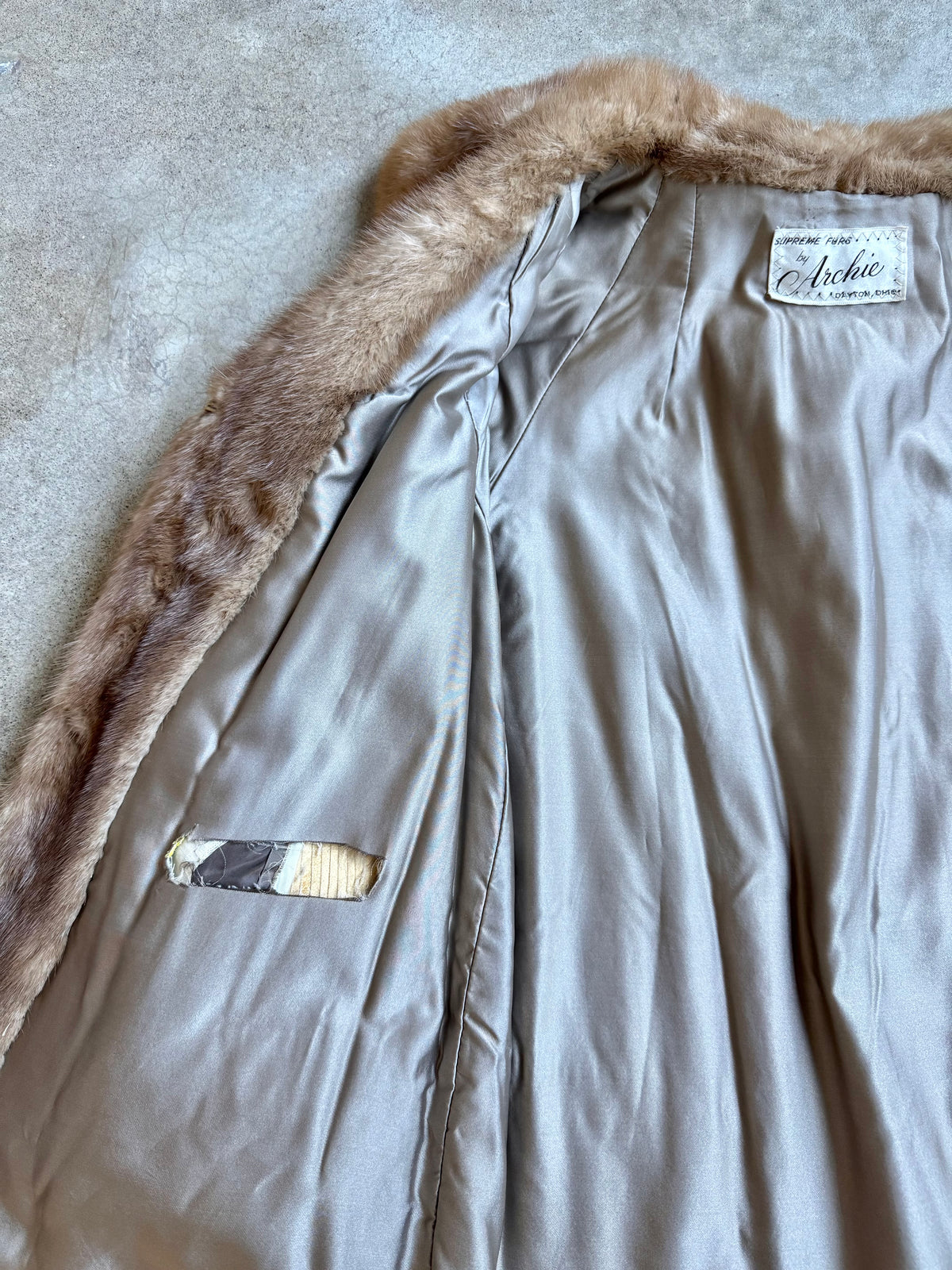 Vintage 1950s Supreme Furs by Archie Brown Blonde Mink Fur Coat | Medium