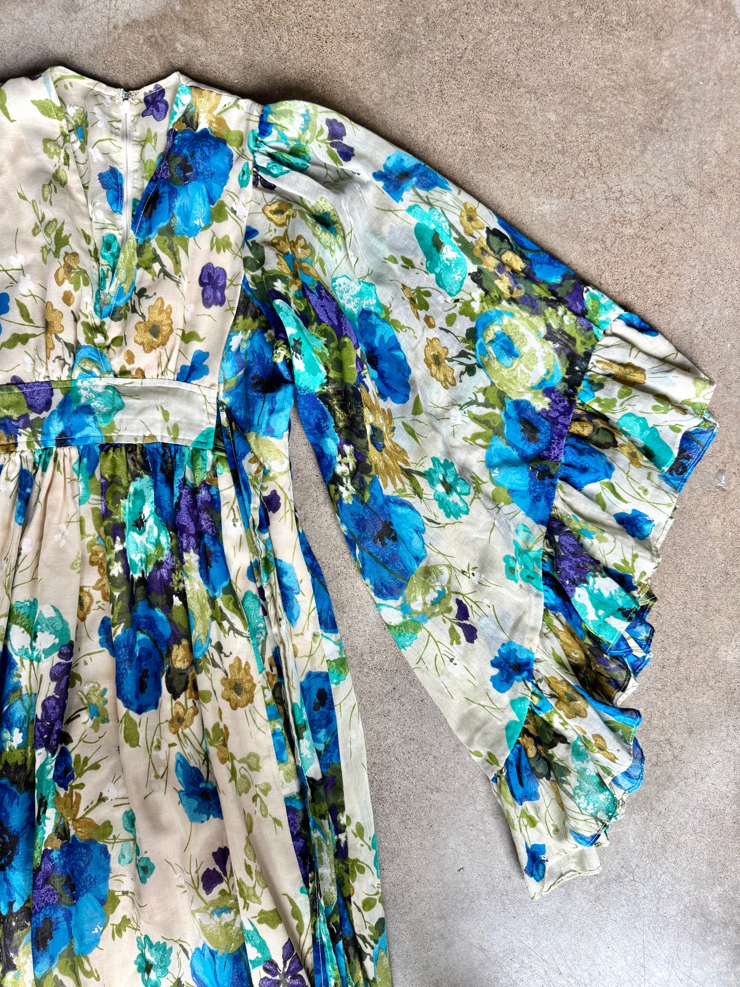 Vintage 1970s Cool-Tone Floral Print Angel Sleeve V-Neck Maxi Dress | S/M