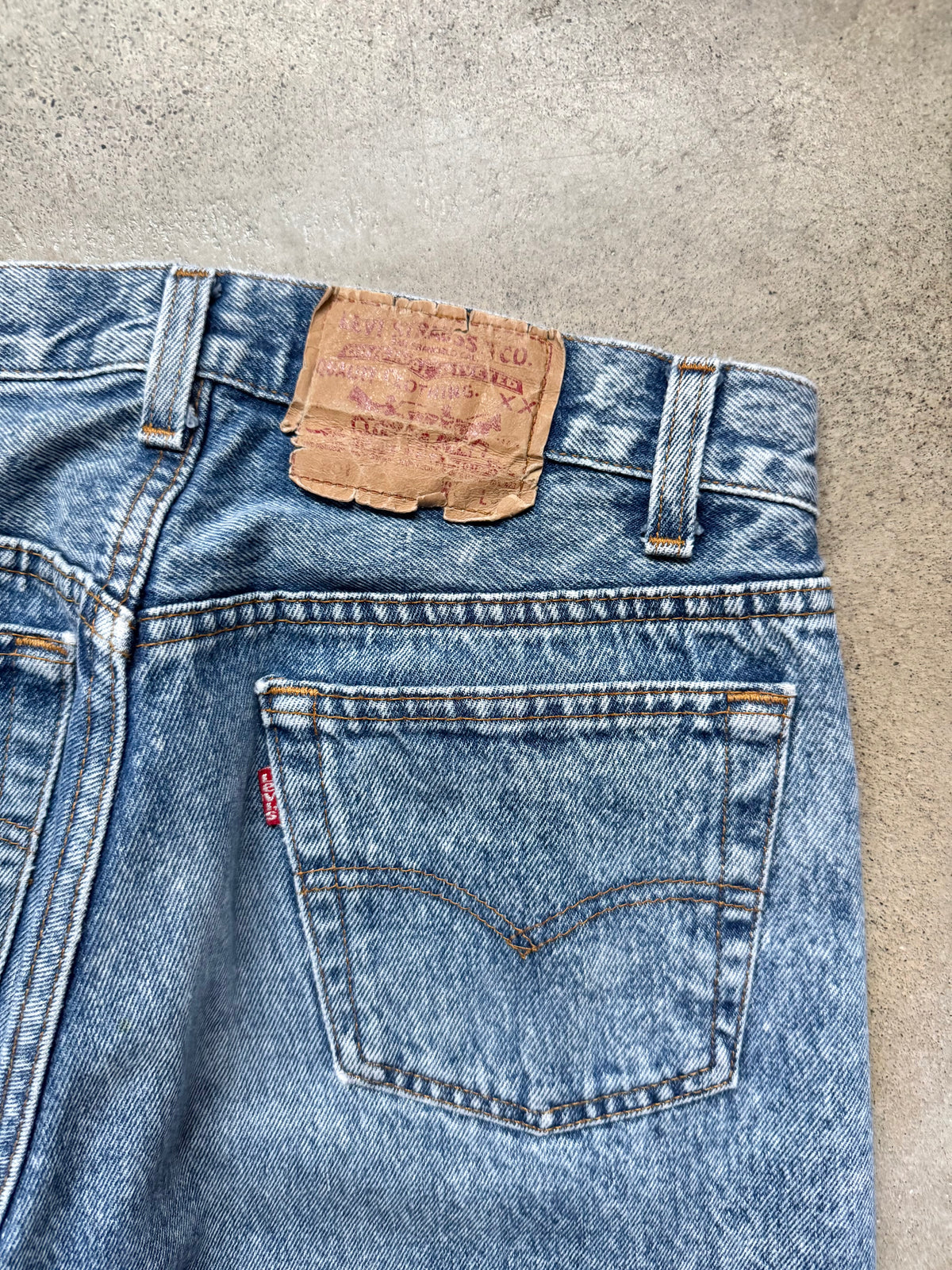 Vintage 1980s/90s Levi’s 501 Faded Medium Wash Jeans | 30x32