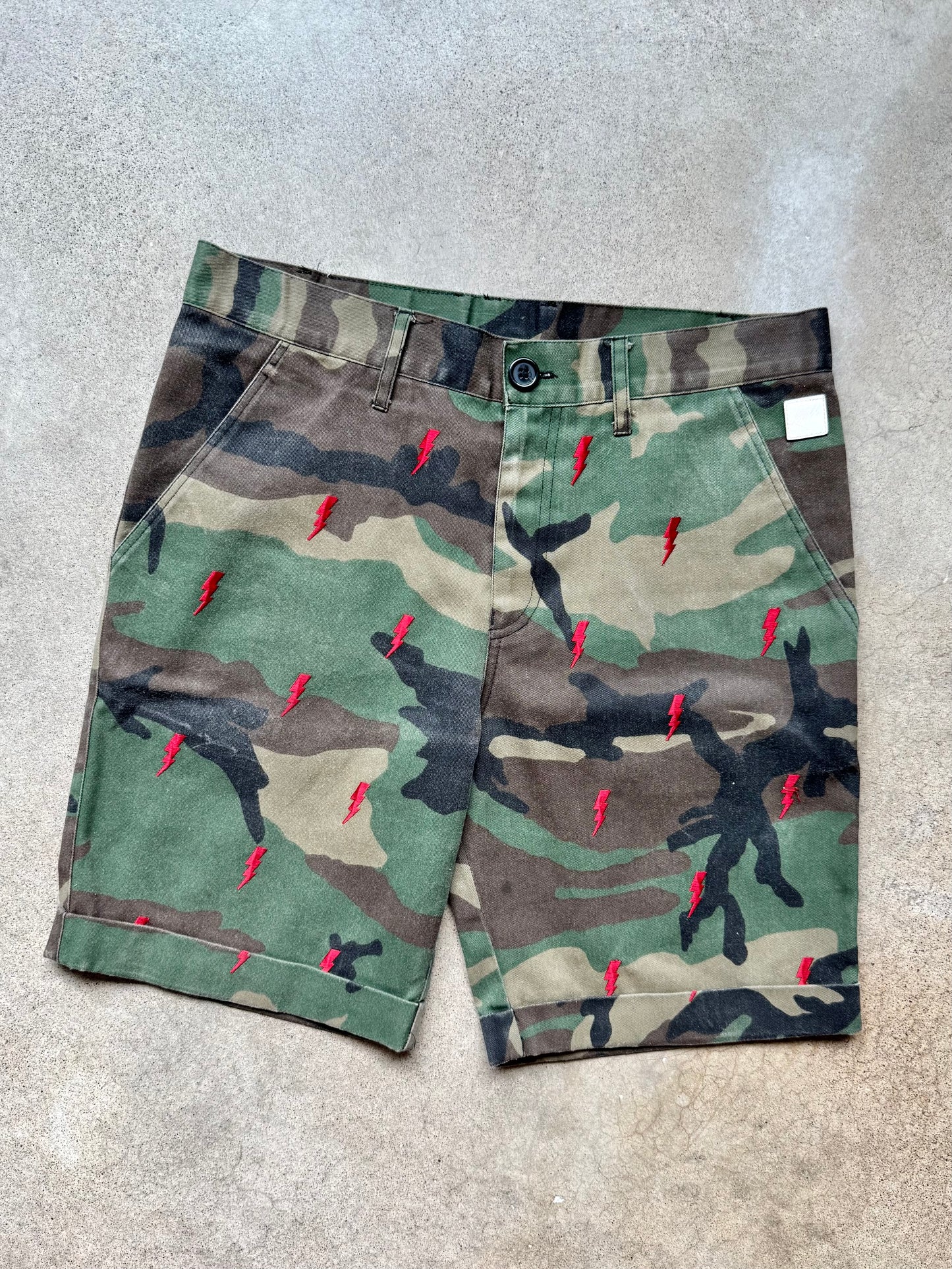 Kith White Label Red Lighting Bolt Embroidered Camo Cotton Shorts | 30