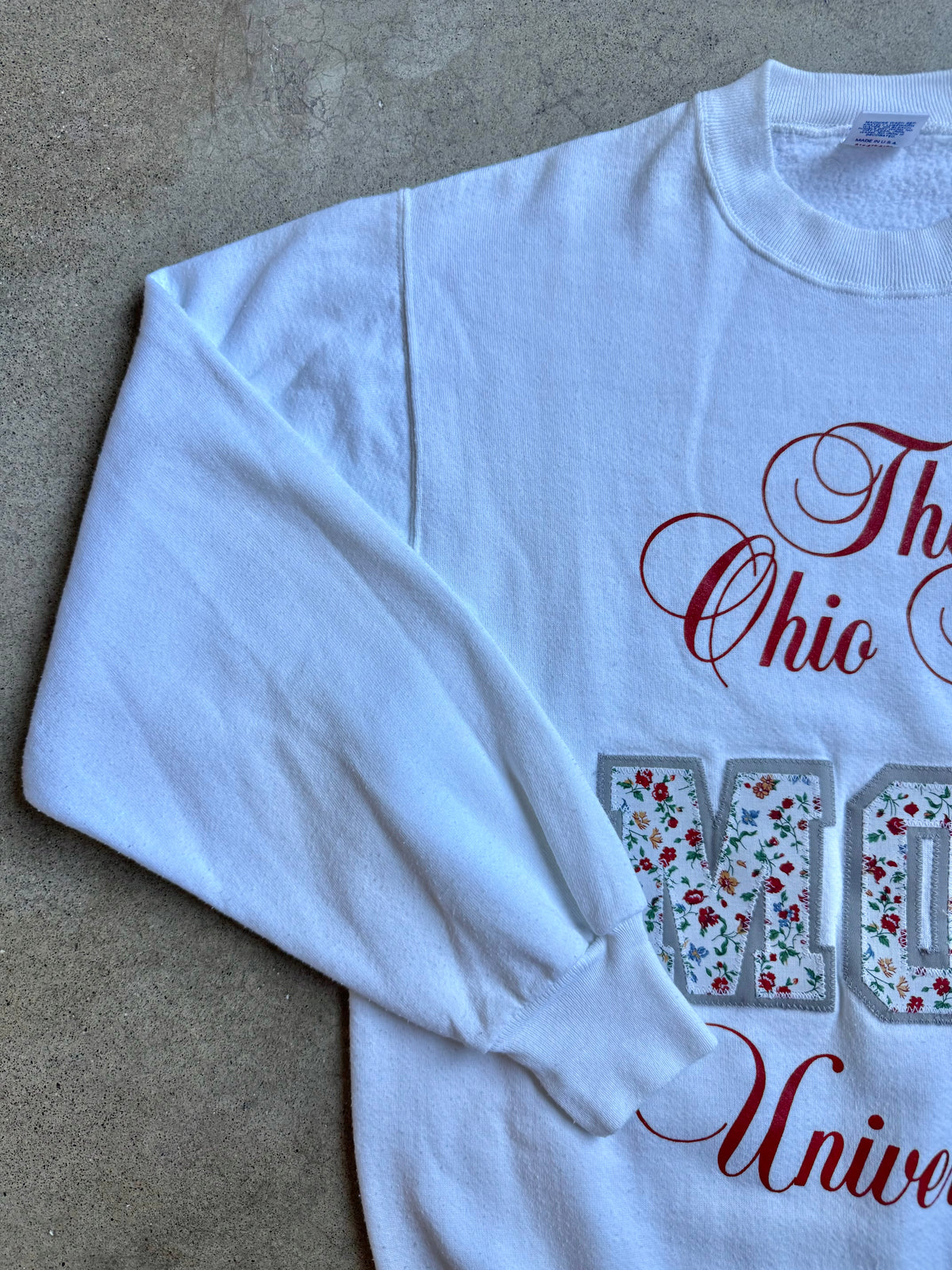 Vintage 1980s/90s Ohio State University “Mom” Floral Patch Sweatshirt | Large