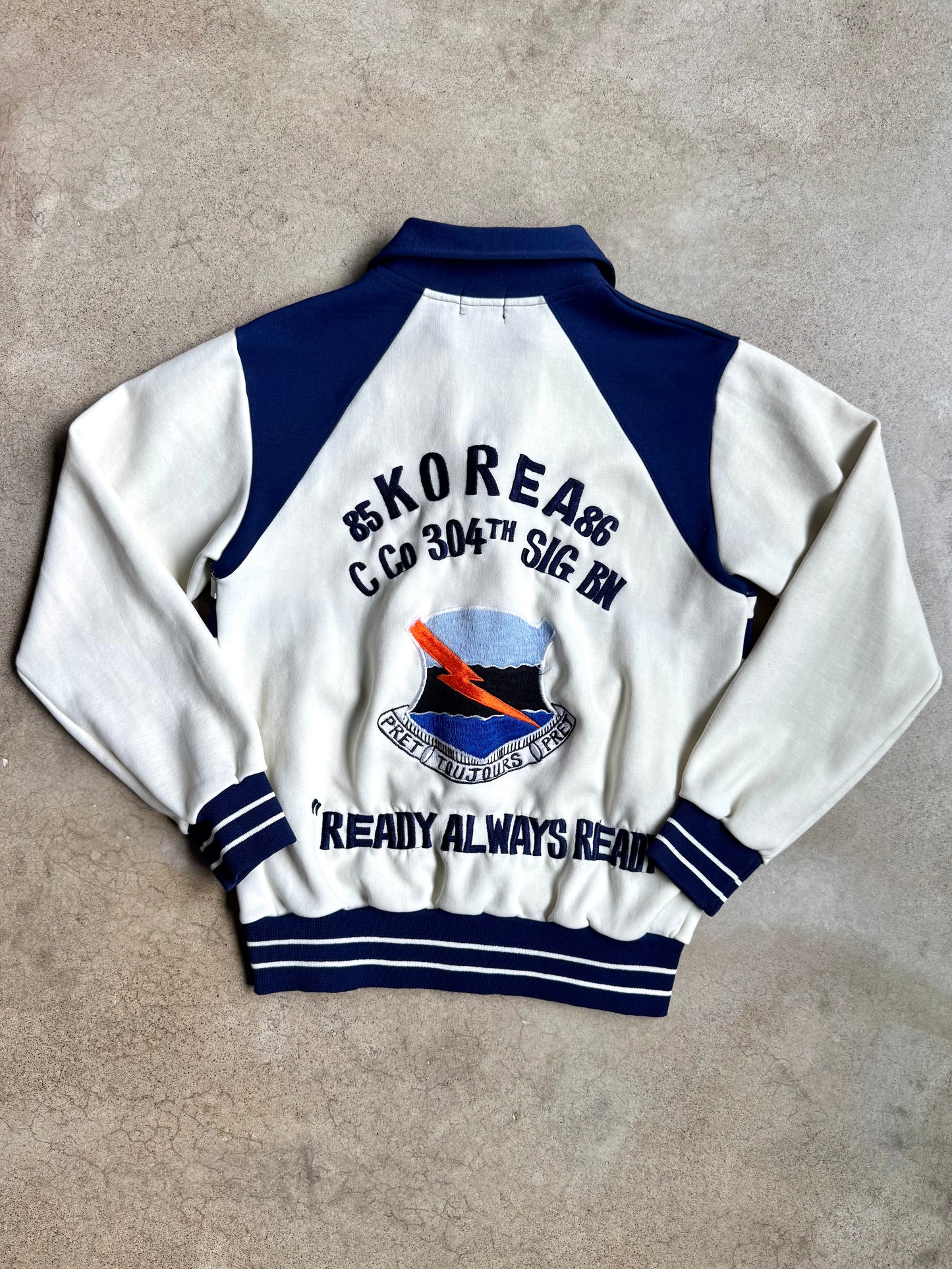 Vintage 1980s Blue & White 304th Signal Battalion Military Korean War Embroidered Jacket | S/M