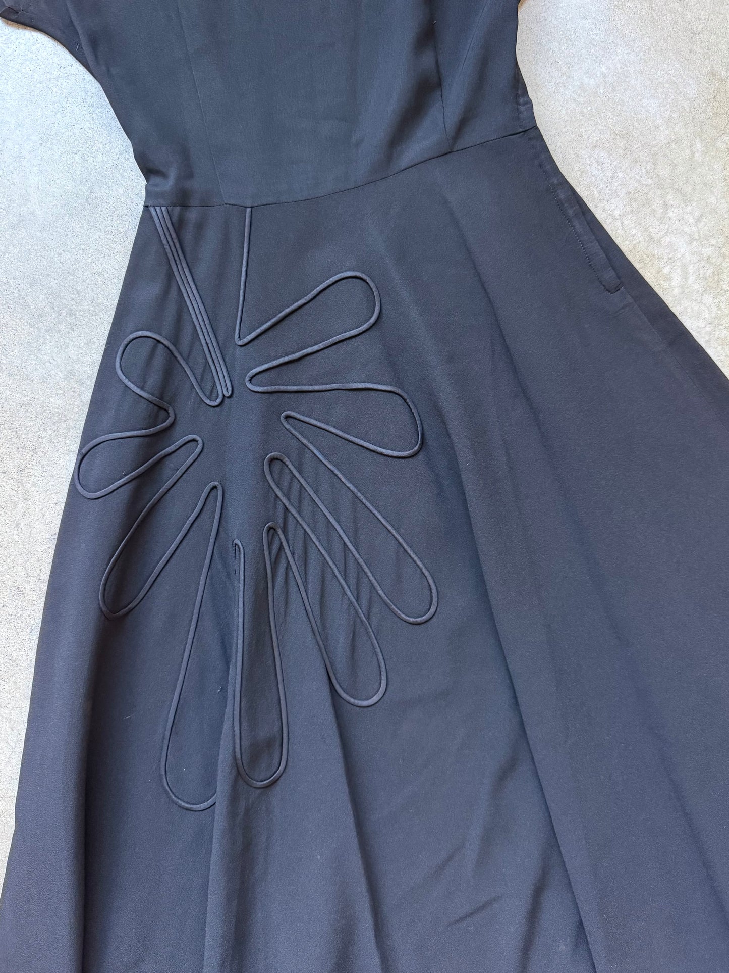 Vintage 1950s Black Piped Floral Appliqué Cap Sleeve Swing Dress | XS/S