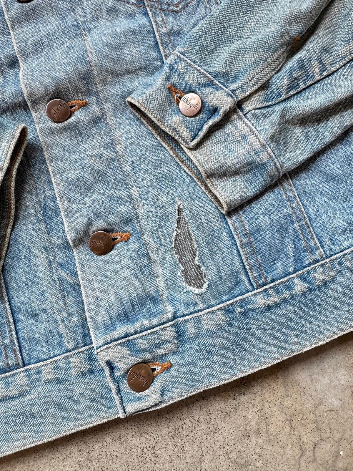 Vintage 1970s/80s Wrangler Light Wash Denim Jacket w/ Suzuki Patch | Large