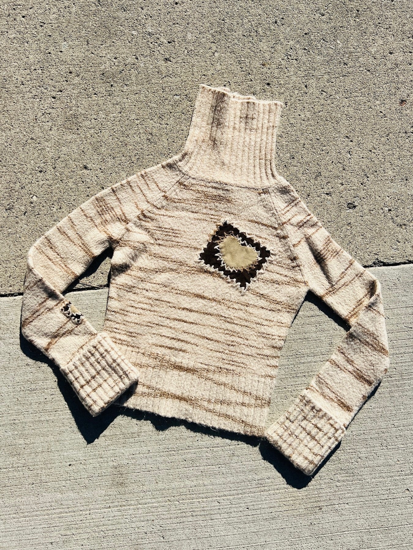 Y2K Buffalo Neutral Heart Patched Turtleneck Fitted Sweater | M/L