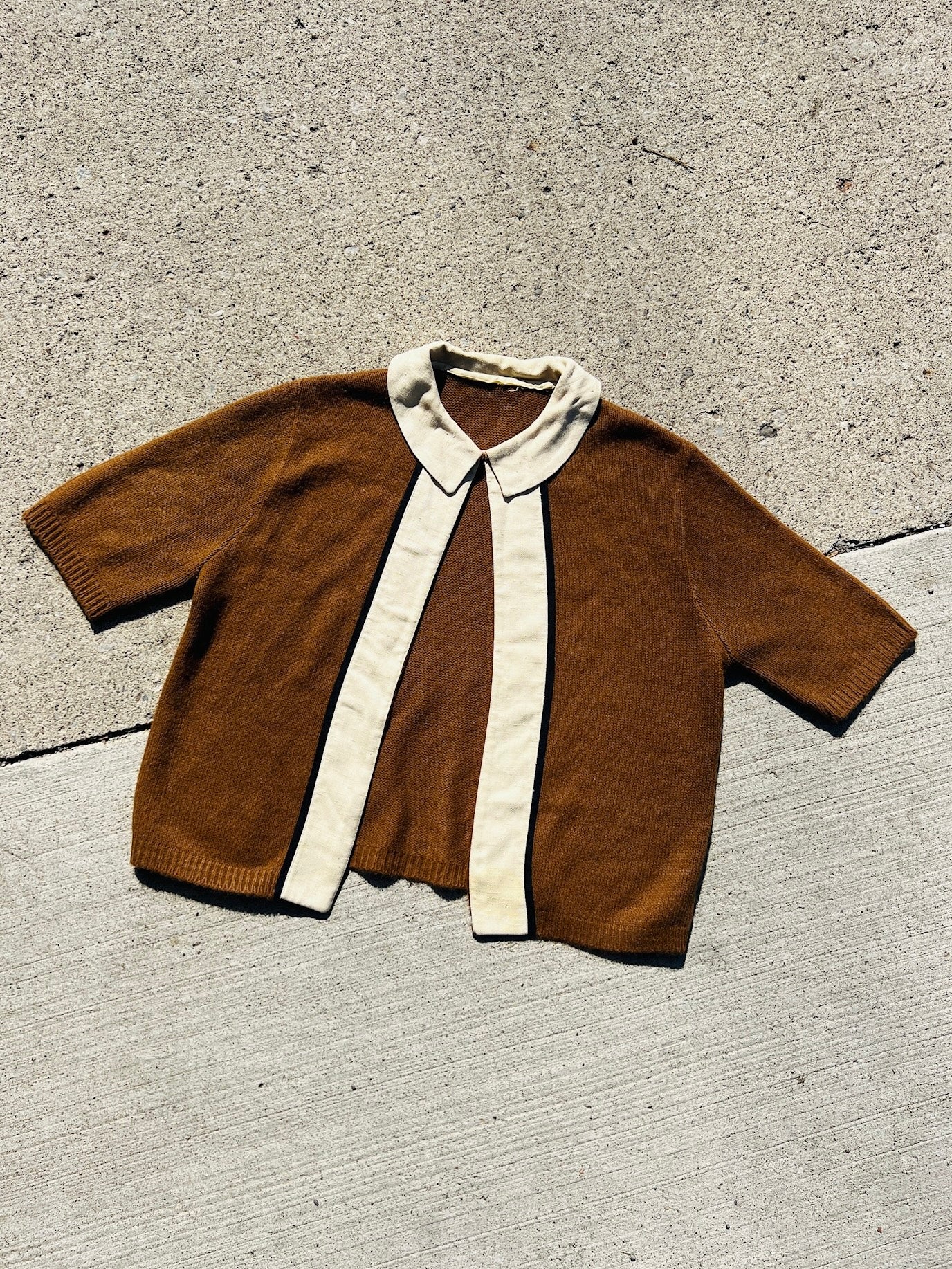 Vintage 1950s Brown Collared Short Sleeve Cardigan | M/L