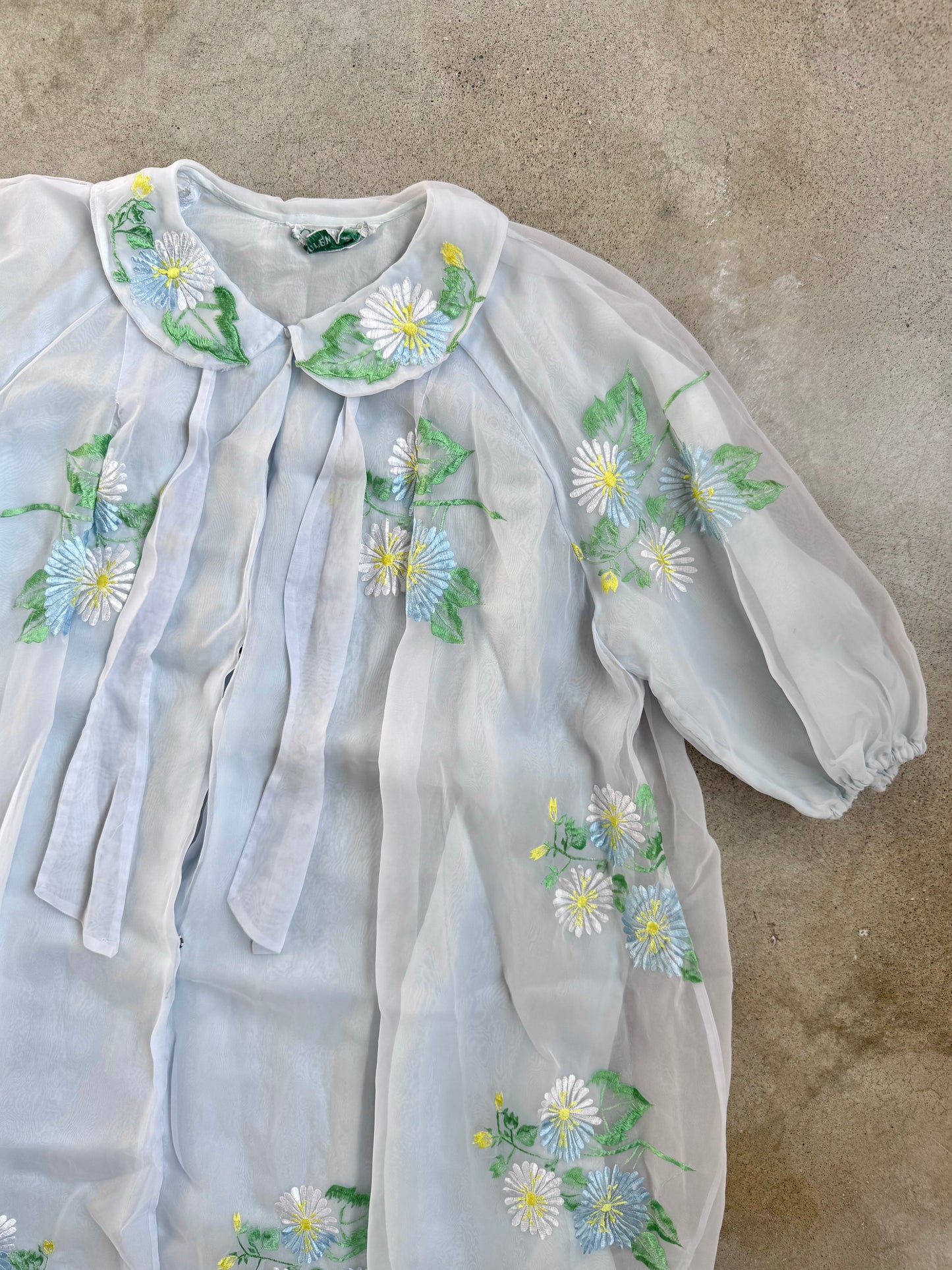 Vintage 1940s Shrewsbury Blue Floral Embroidered Puff Sleeve House Coat | Large