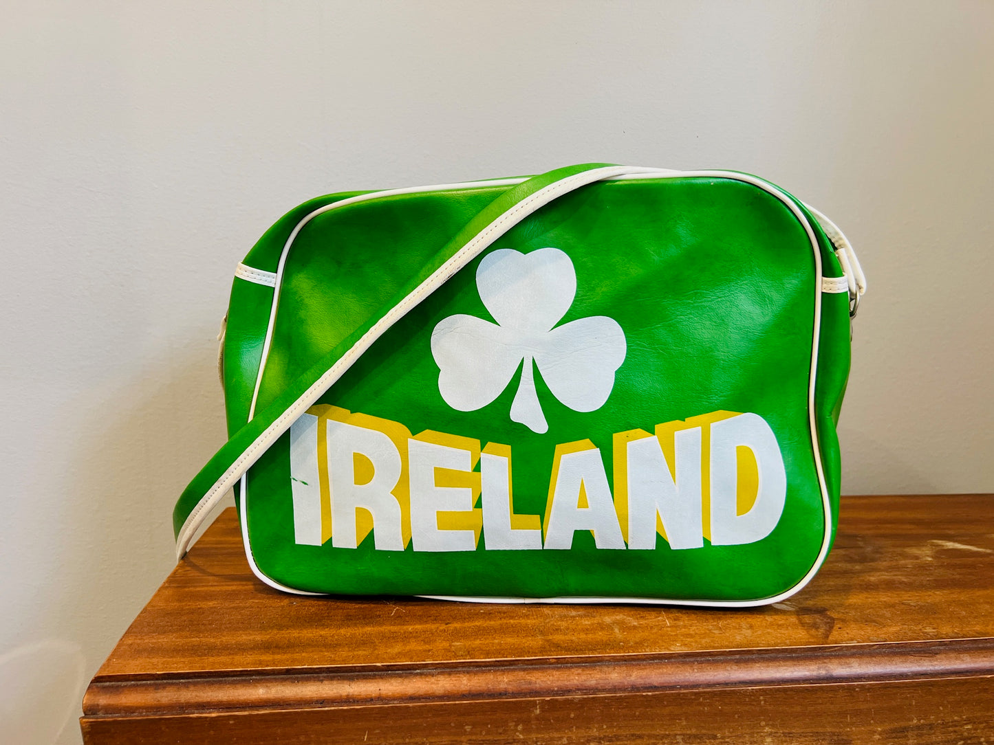 Vintage 1970s/80s Green Ireland Graphic Travel Bag