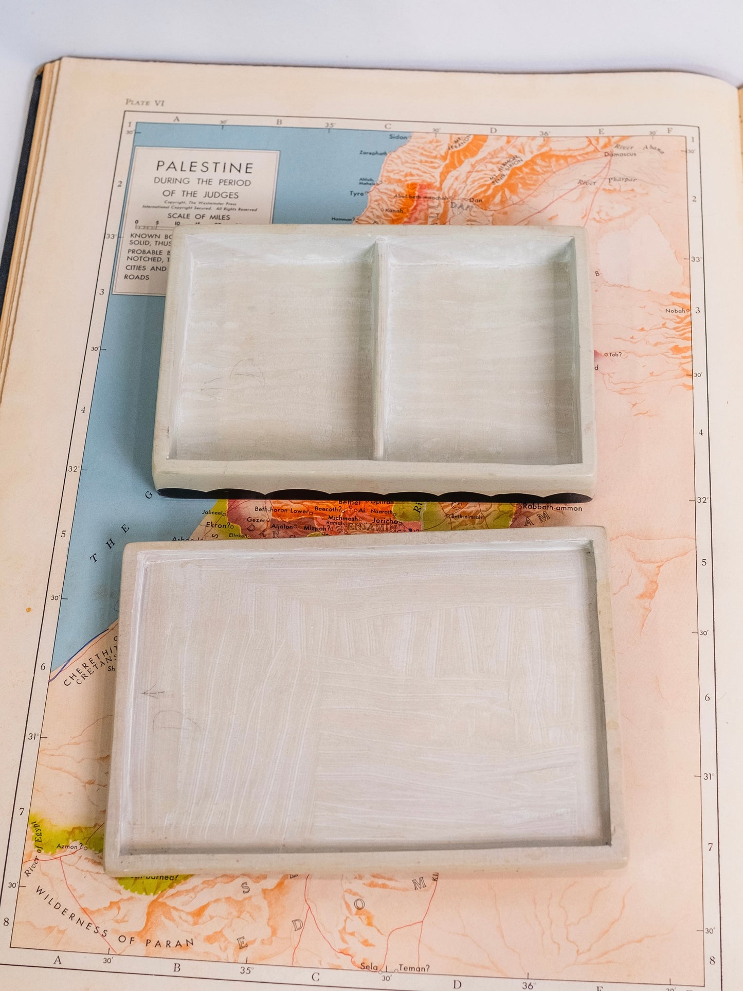 Vintage Hand-Painted "Lion & Prey" Stone Card Holder Box