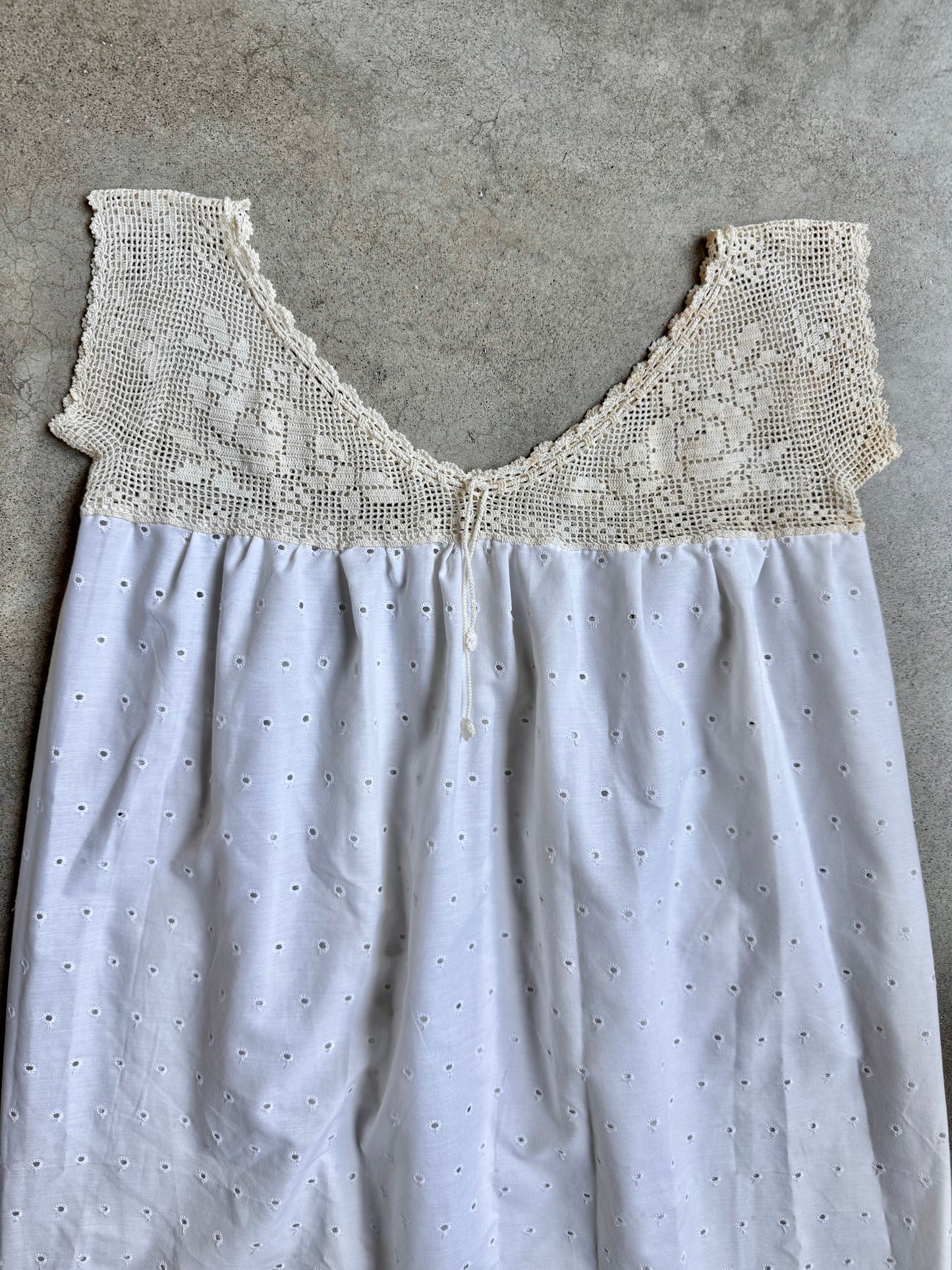 Antique Edwardian Crochet Yoke White Cotton Eyelet Nightgown | Medium
