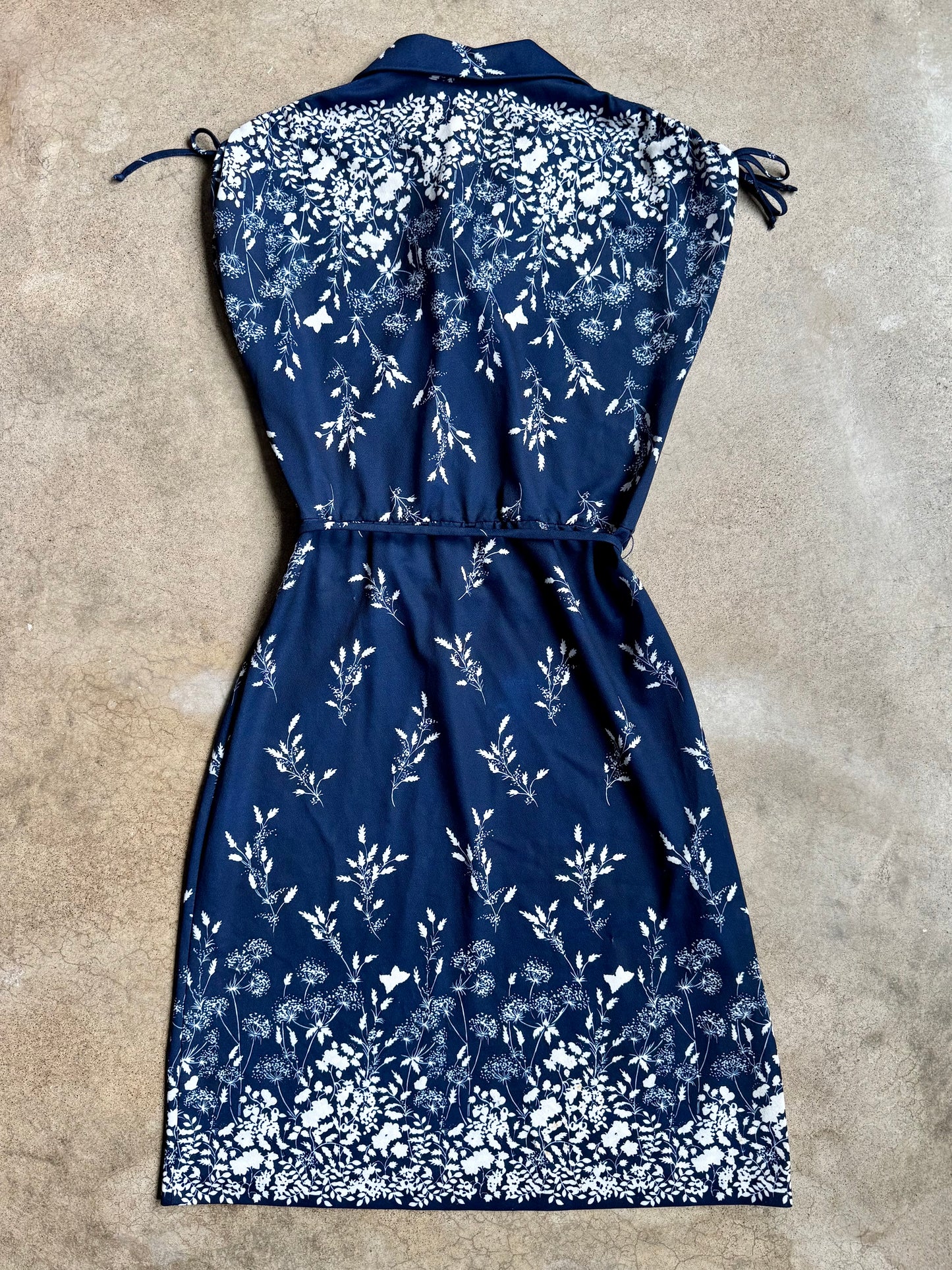 Vintage 1970s Navy Floral Collared Tie-Waist Sleeveless Dress | Medium