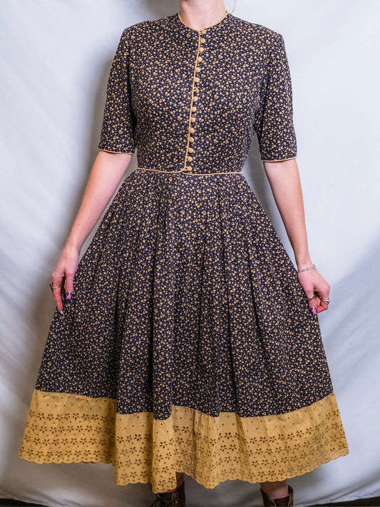 Vintage 1950s Bill Atkinson Glen of Michigan Floral Pattern Button-Up Pleated Dress | Small