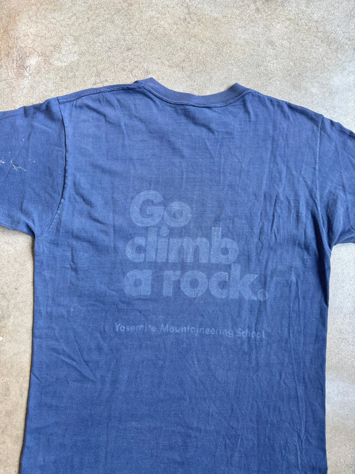 Vintage 1970s Yosemite Mountaineering School "Go Climb A Rock" Pocket Tee | Large