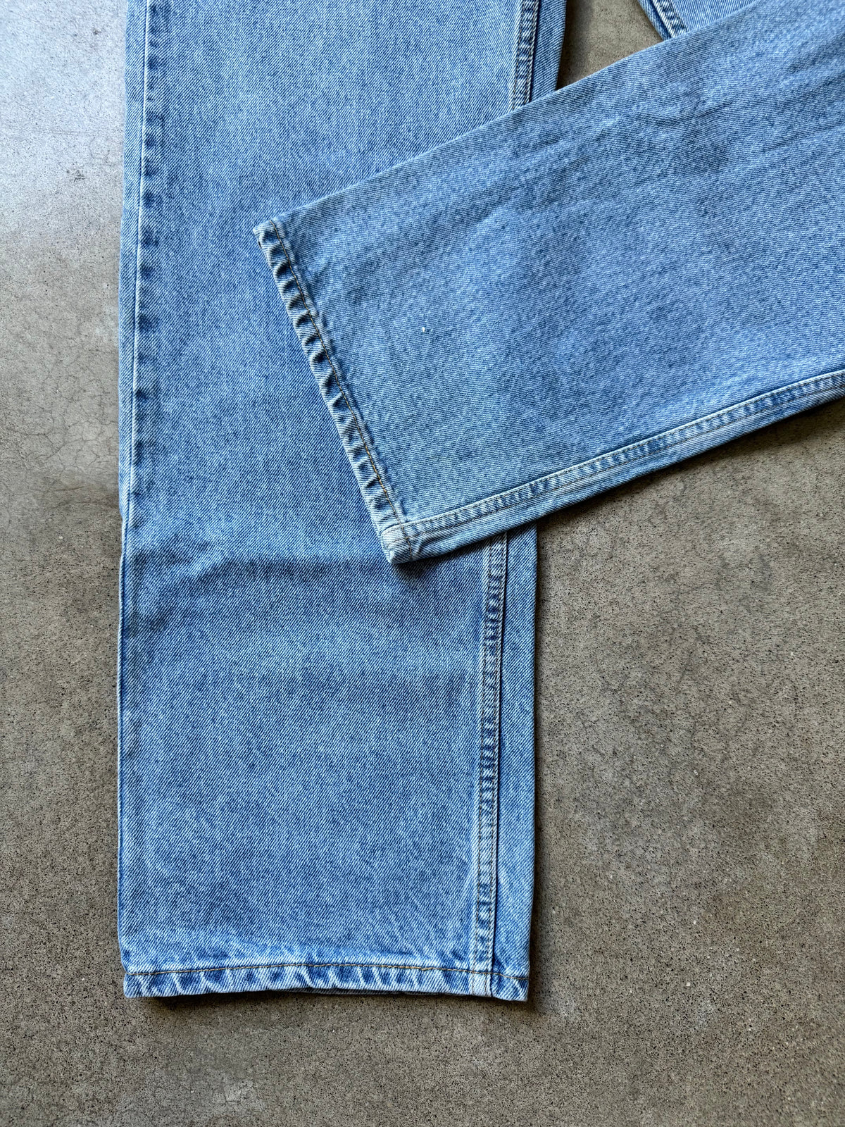 Vintage Levi’s 577 Loose Fit Light Wash Jeans | Waist 34”