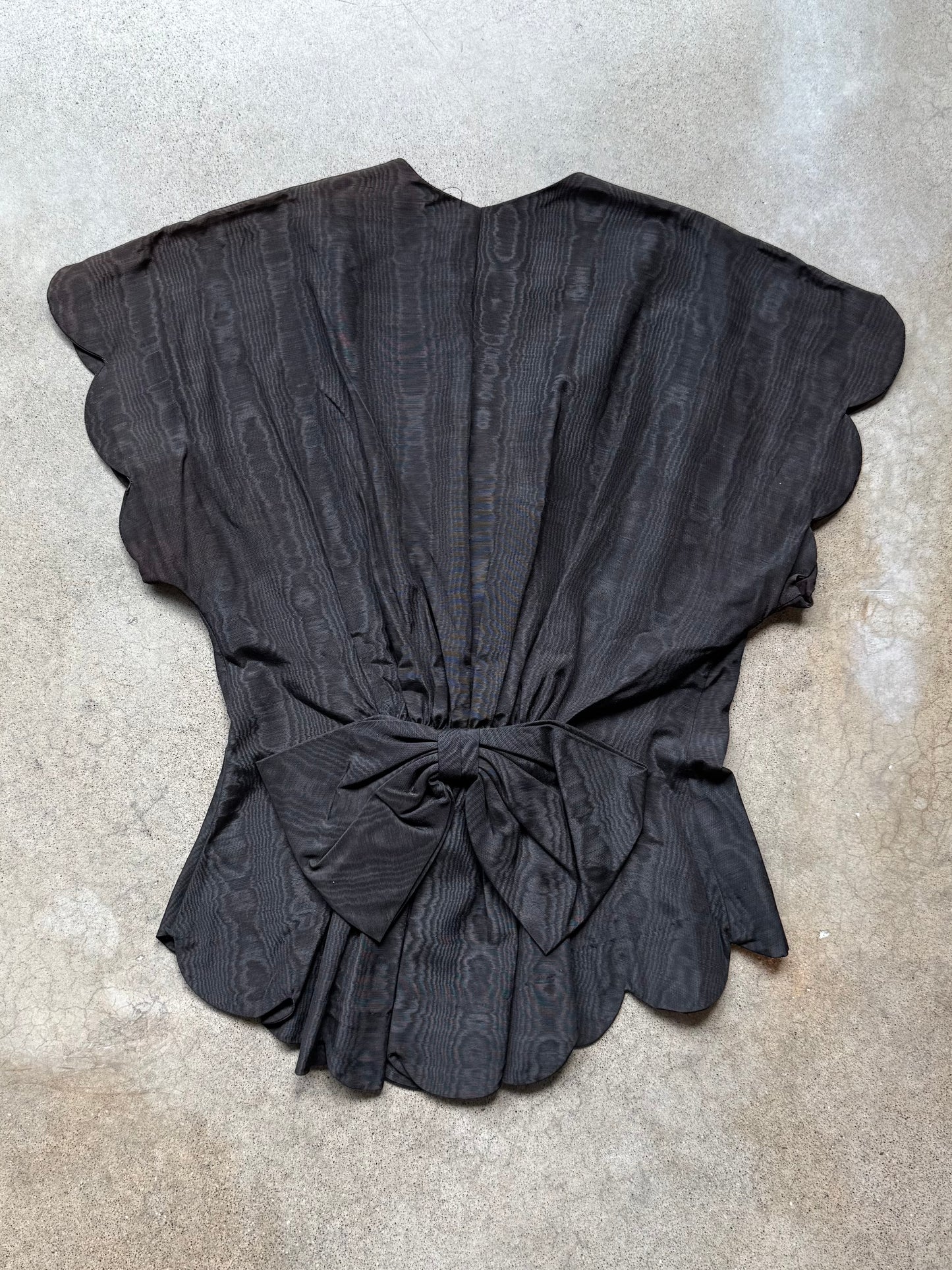 Vintage 1940s Sis Junior Black Moiré Taffeta Scalloped Two-Piece Skirt Set | XS