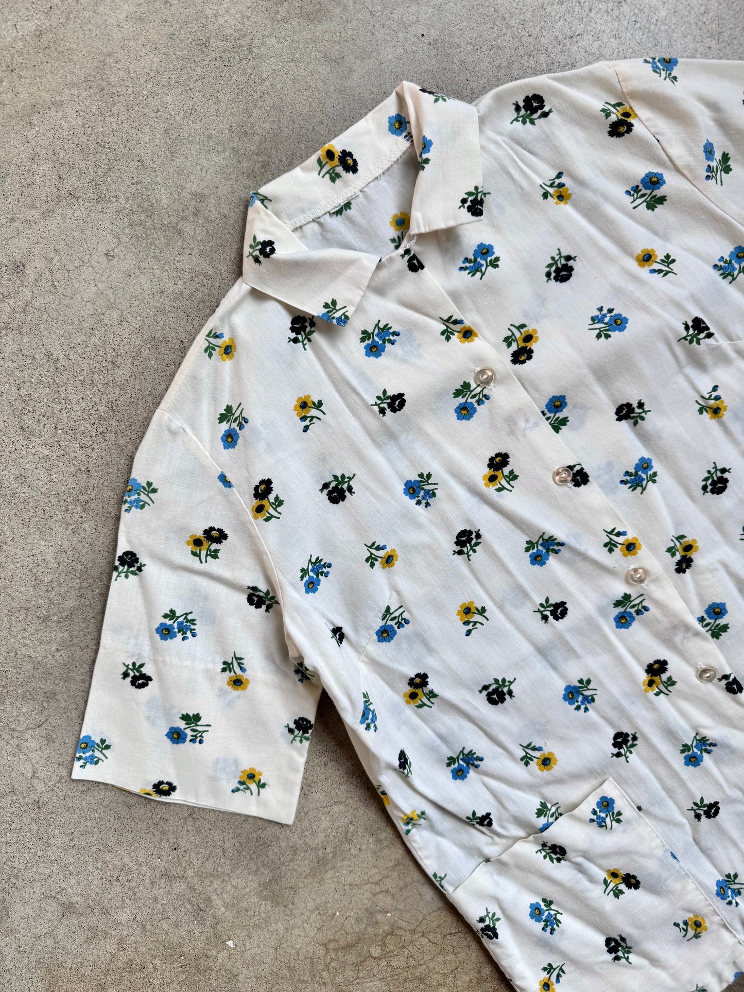Vintage 1970s White Floral Pattern Short Sleeve Blouse | Medium