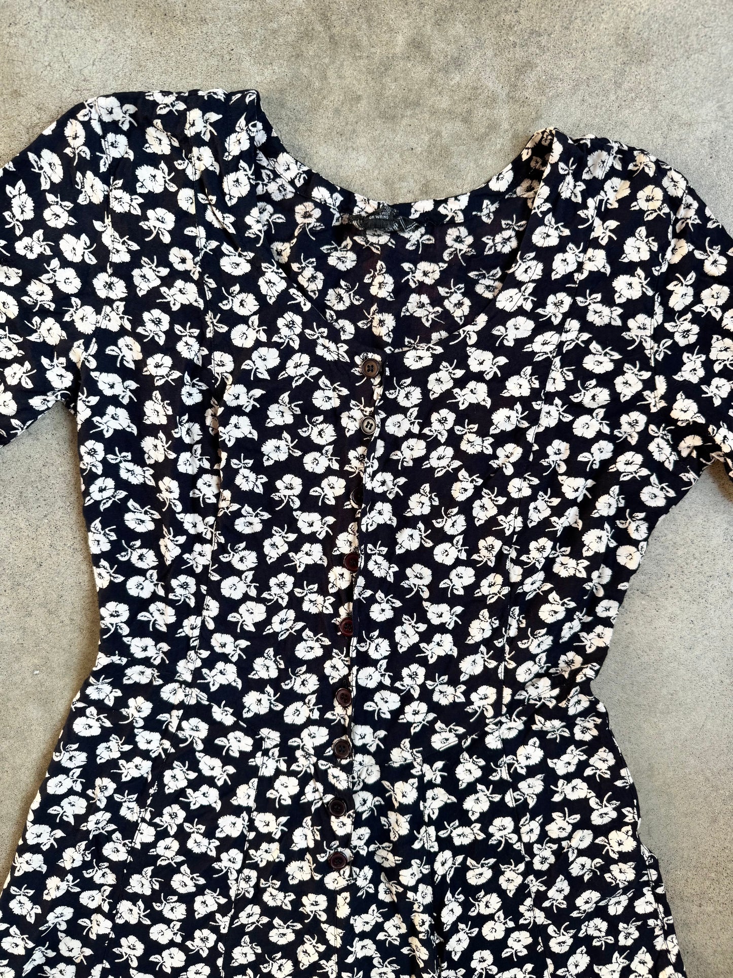 Vintage 1980s Nostalgia Floral Long Sleeve Button-Front Maxi Dress | Medium