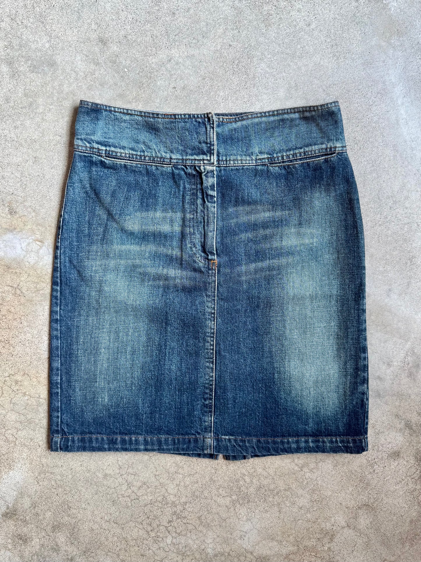 2000s DKNY Faded Dark Wash Low-Rise Denim Skirt | Medium