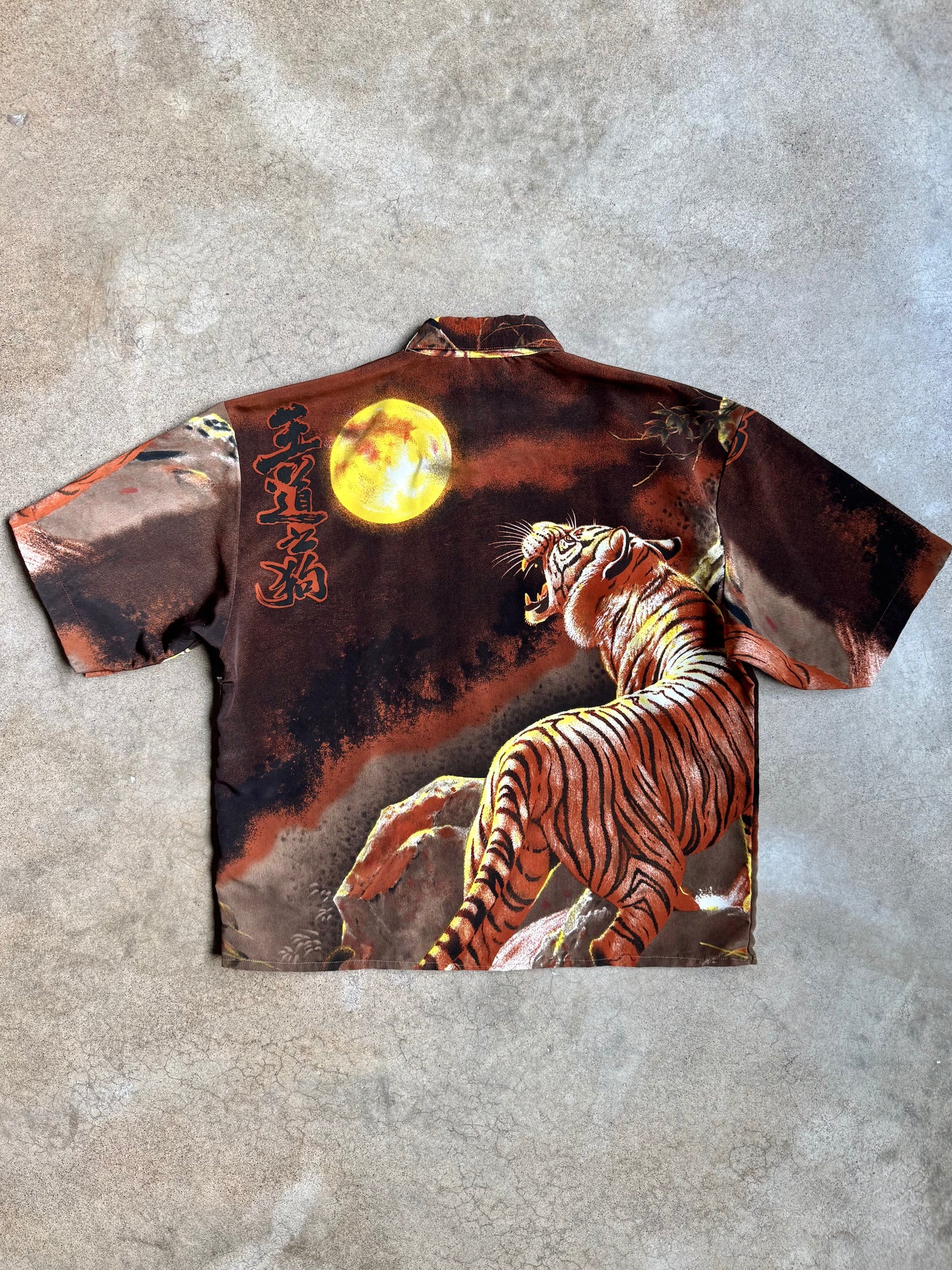 2000s Billion Bay Tiger Print Short Sleeve Button-Up Shirt | Small