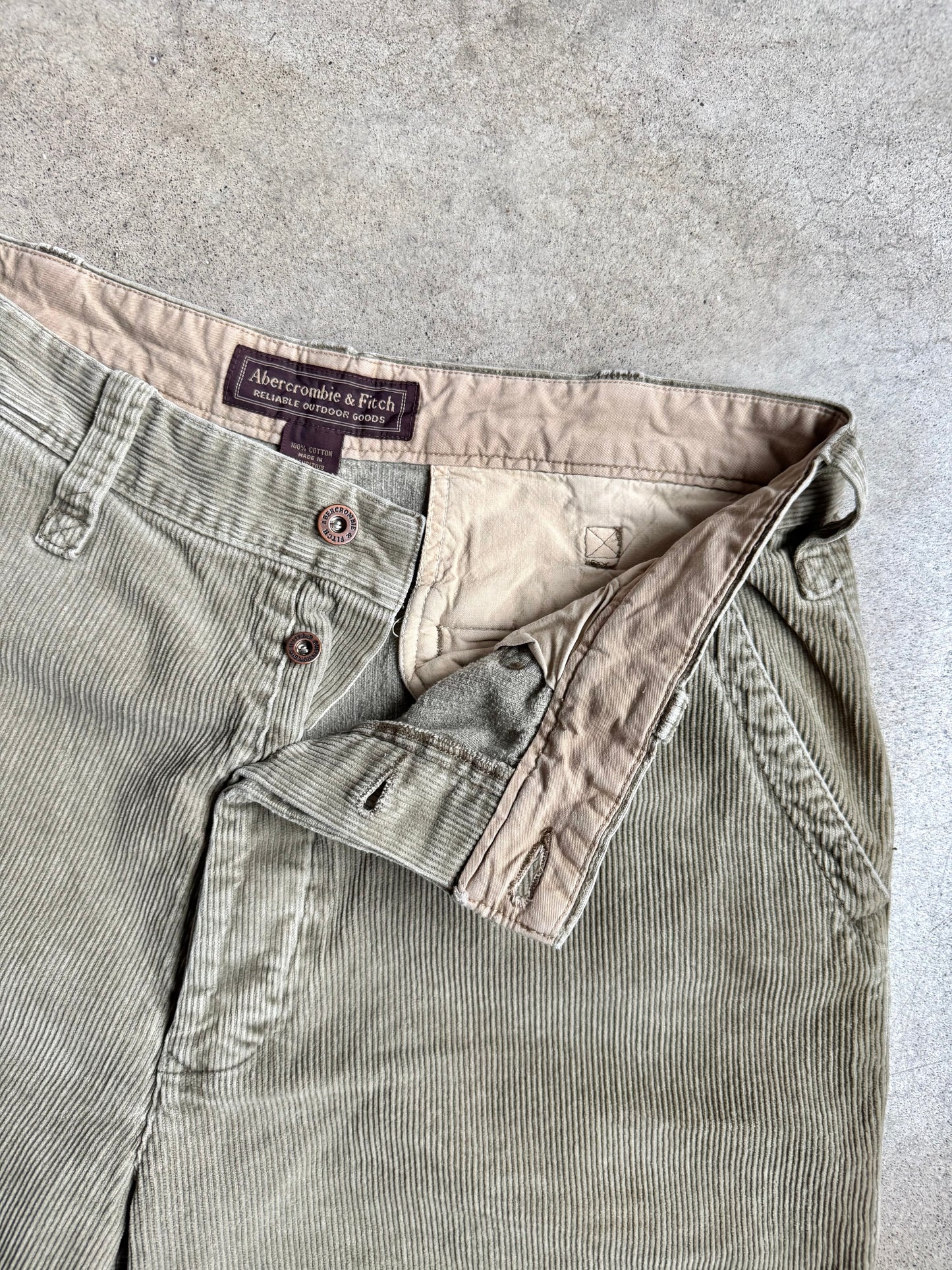 Vintage 1990s Abercrombie & Fitch Green Corduroy Baggy Double-Knee Pants | 34R
