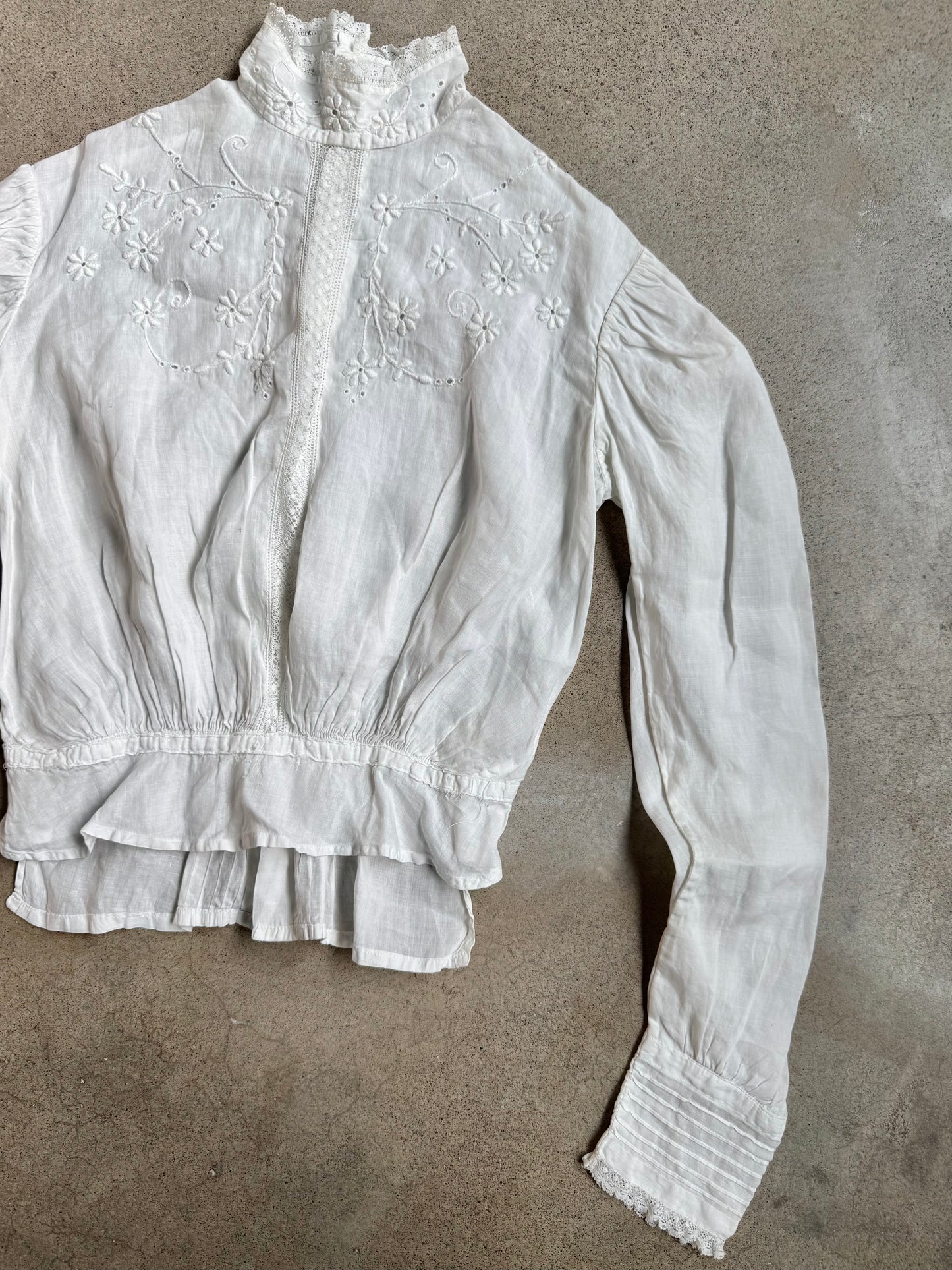 Antique Edwardian White Floral Embroidered High-Neck Blouse | XS
