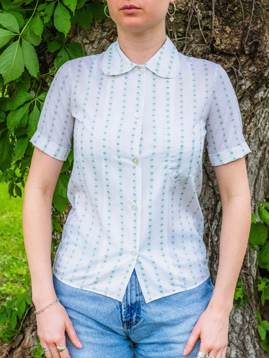 Vintage 1970s Girl Scout White & Green Trefoil Pattern Short Sleeve Shirt | XS