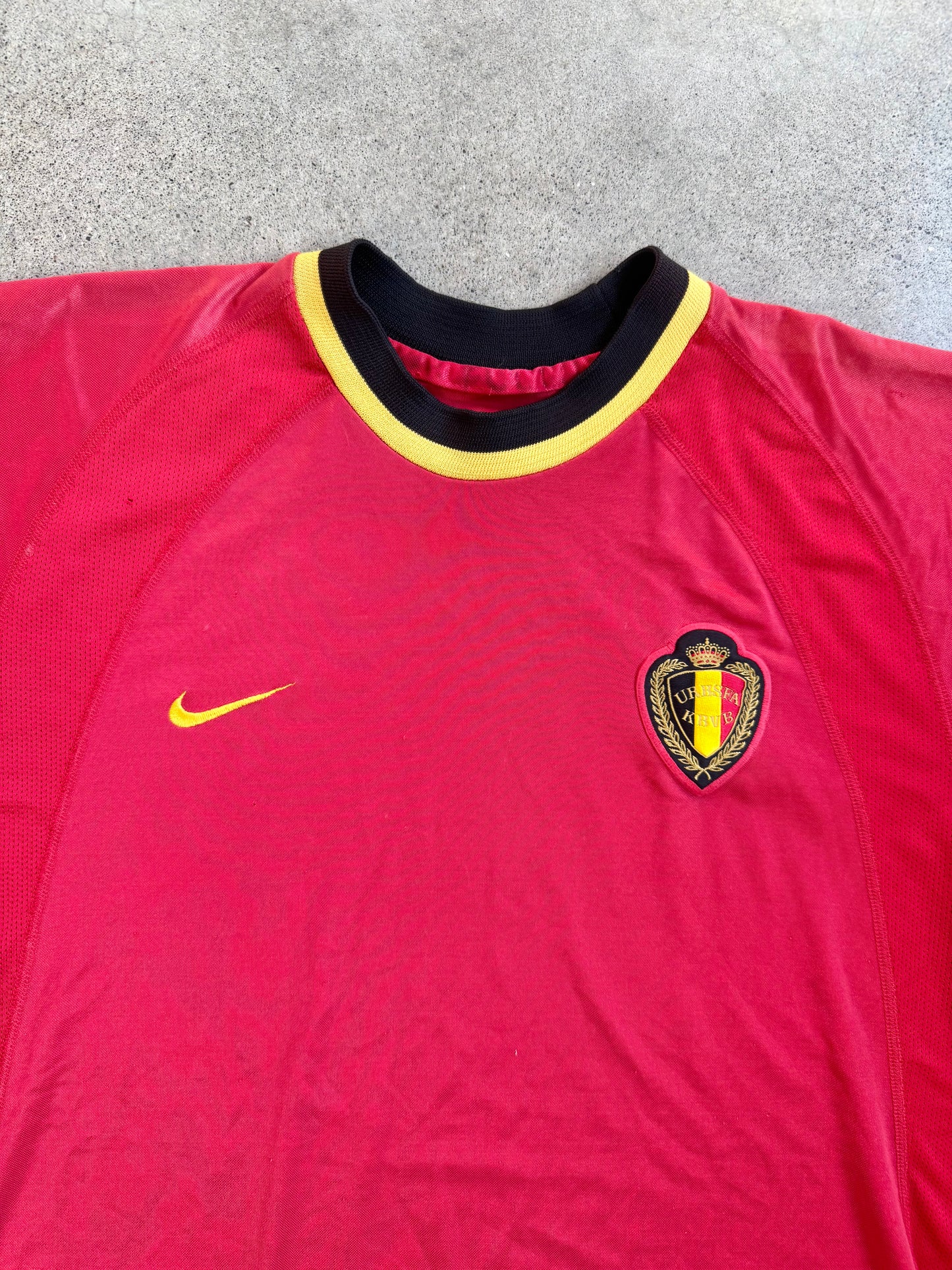 2001-2002 Nike Belgium National Team Home Soccer Jersey | Medium