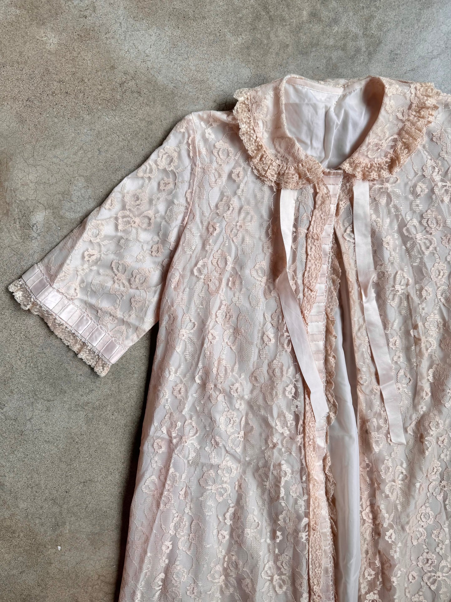 Vintage 1940s Pale Pink Lace Full-Length House Coat Duster | M/L