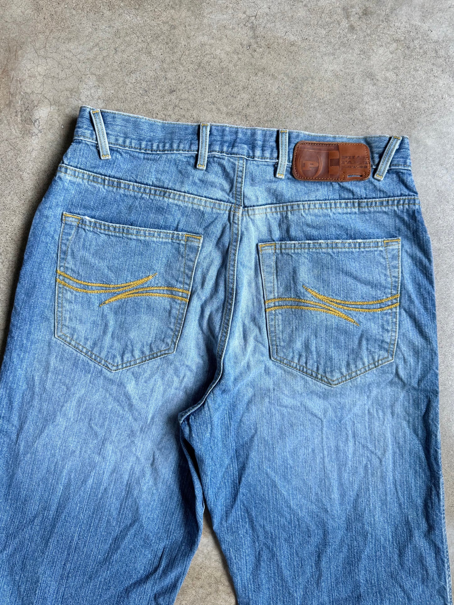 2000s Phat Farm Faded Wash Baggy Straight Jeans | 32x33