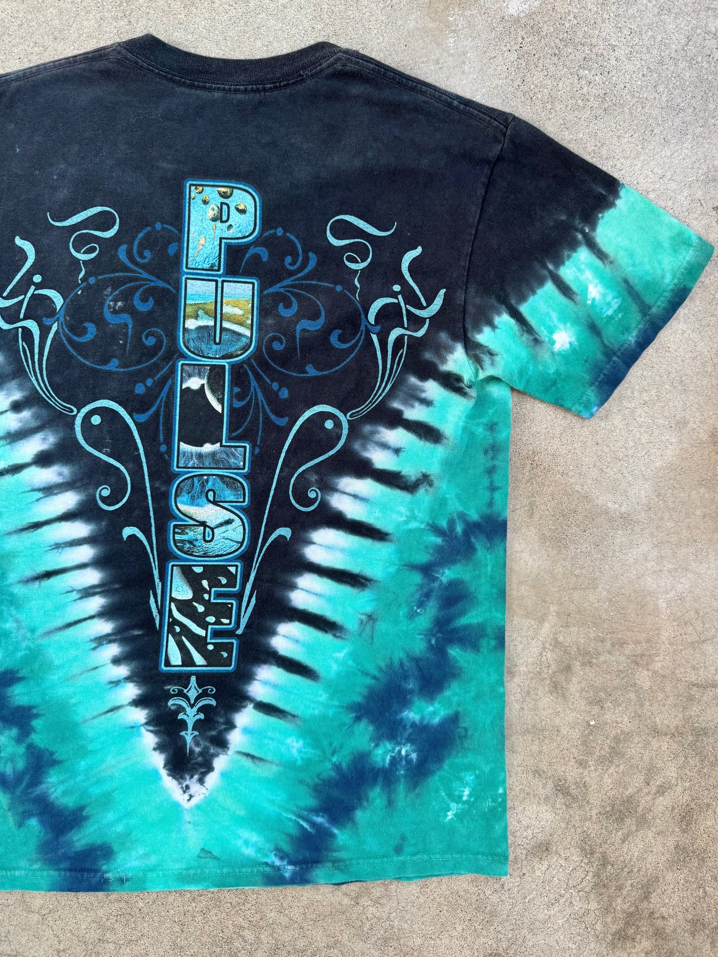 2007 Liquid Blue Pink Floyd “Pulse” Tie-Dye Band Tee | Small