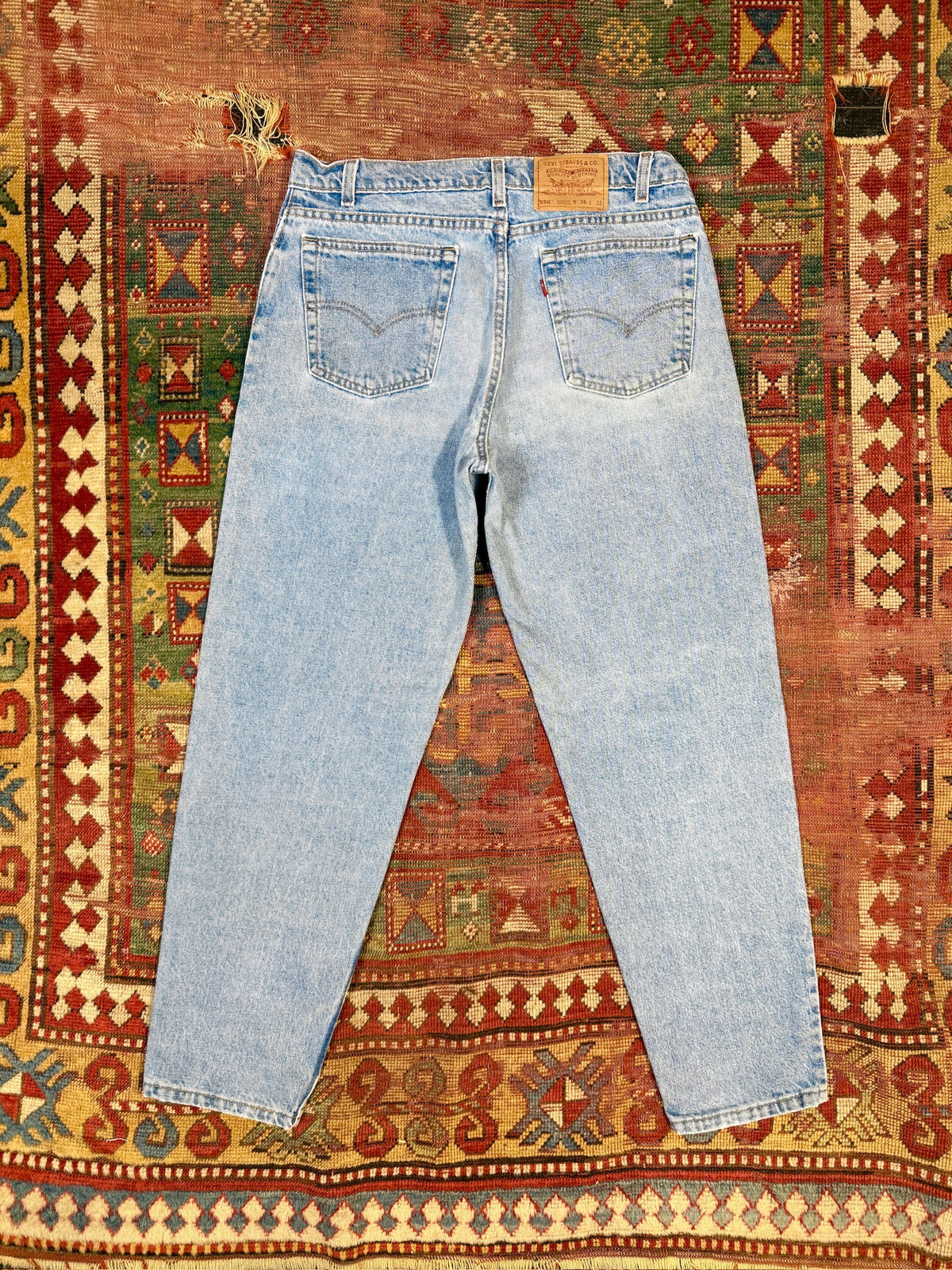Vintage Levi's 550 Relaxed Fit Light Wash Jeans | 34x32