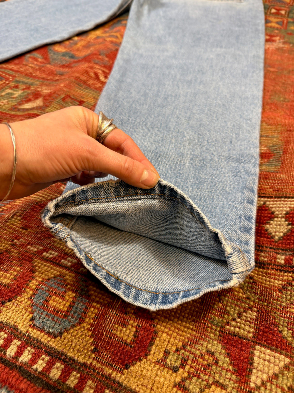 Vintage Levi's 550 Relaxed Fit Light Wash Jeans | 34x32