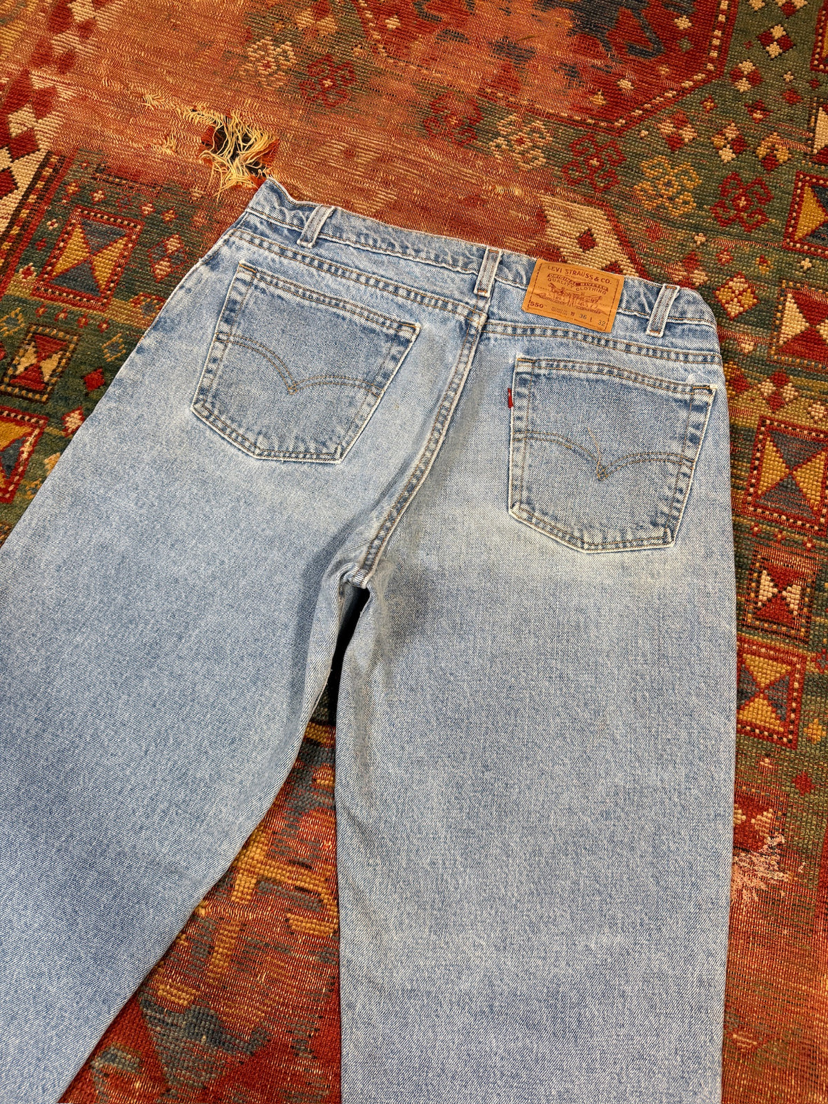 Vintage Levi's 550 Relaxed Fit Light Wash Jeans | 34x32