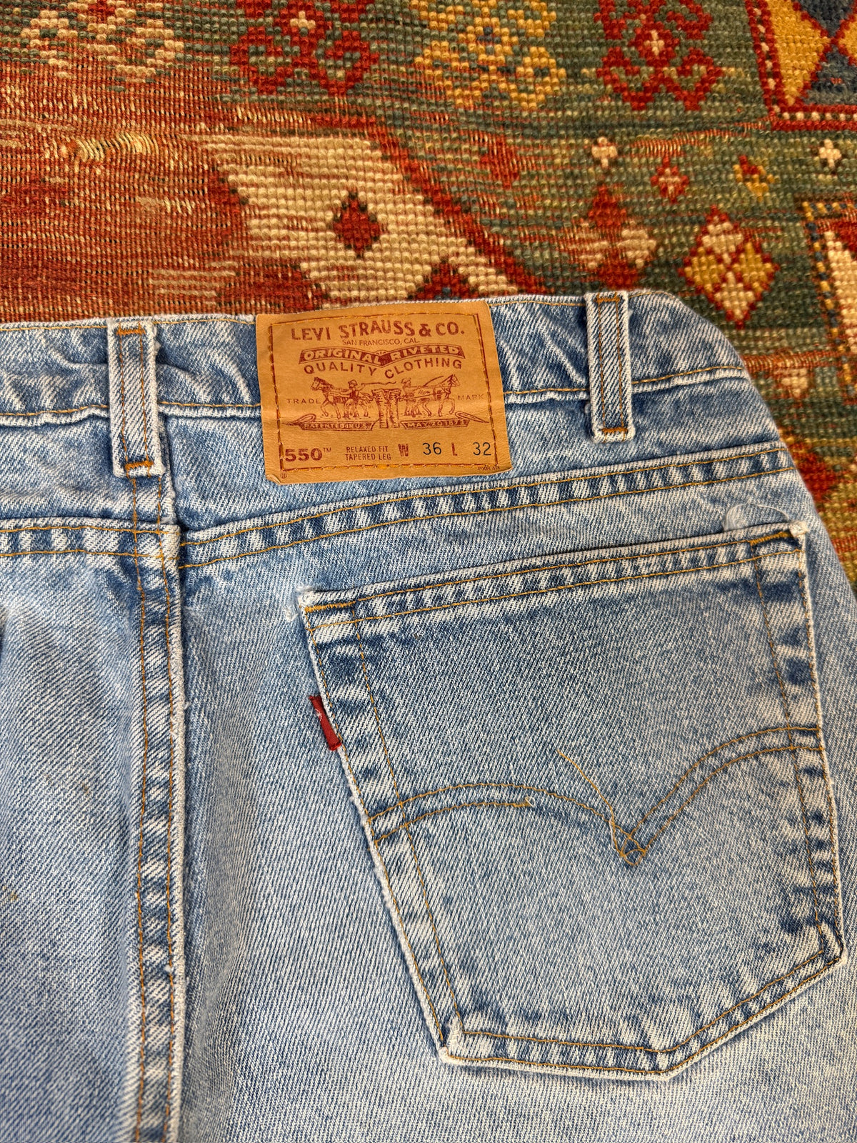 Vintage Levi's 550 Relaxed Fit Light Wash Jeans | 34x32