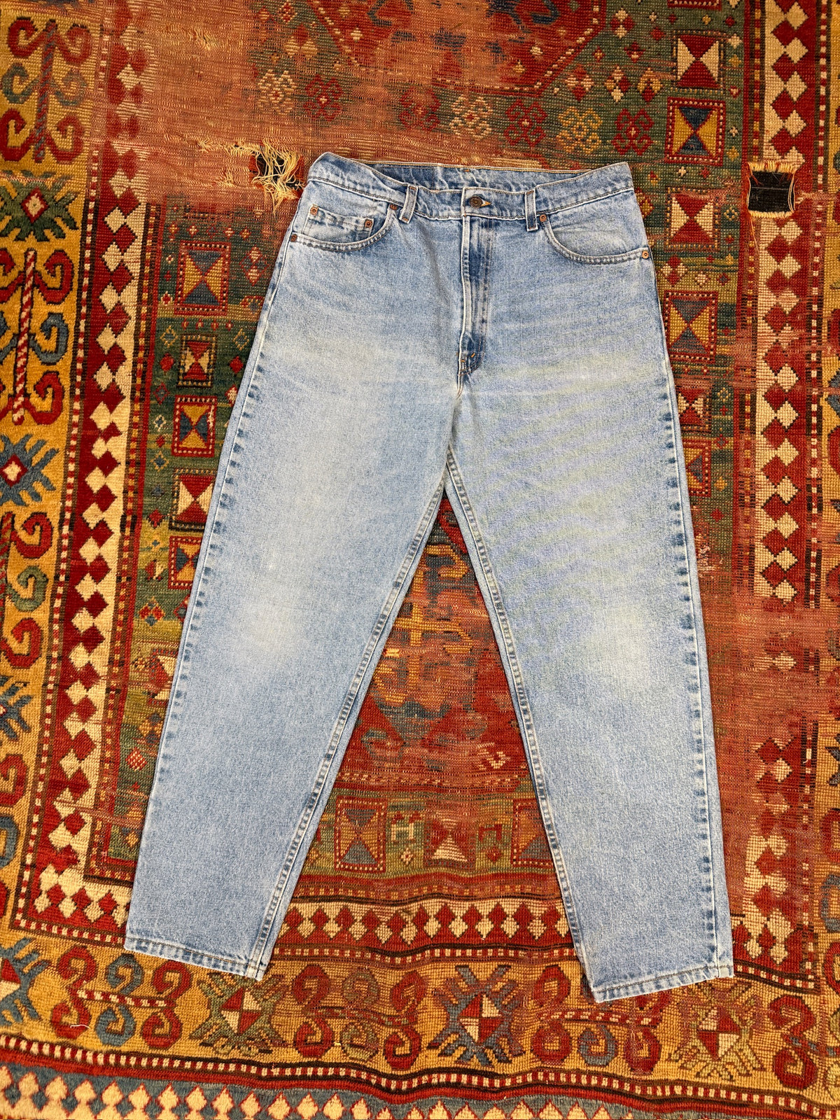 Vintage Levi's 550 Relaxed Fit Light Wash Jeans | 34x32