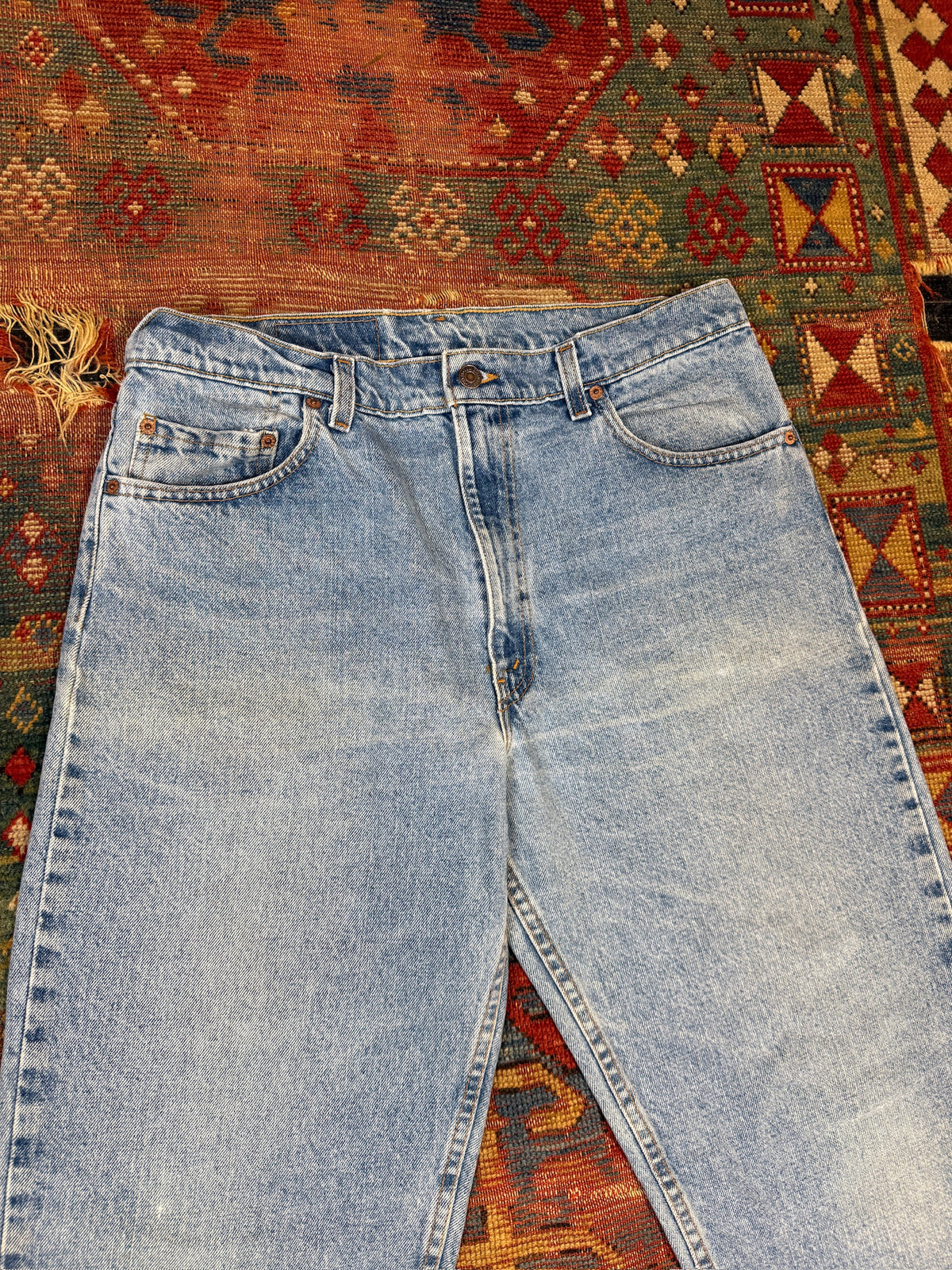 Vintage Levi's 550 Relaxed Fit Light Wash Jeans | 34x32