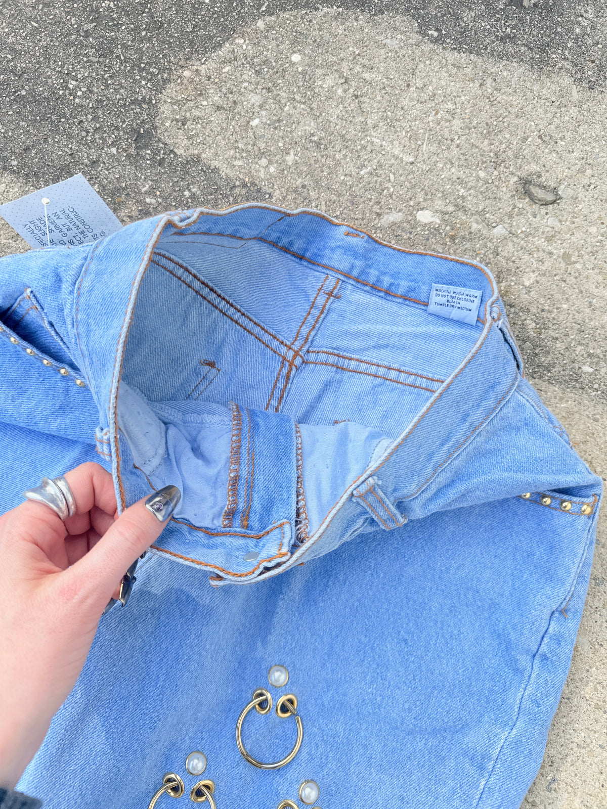 Vintage 1980s Deadstock Candies/ I.C.E. Tapered Fit Medium Wash Denim Jeans | 9/10