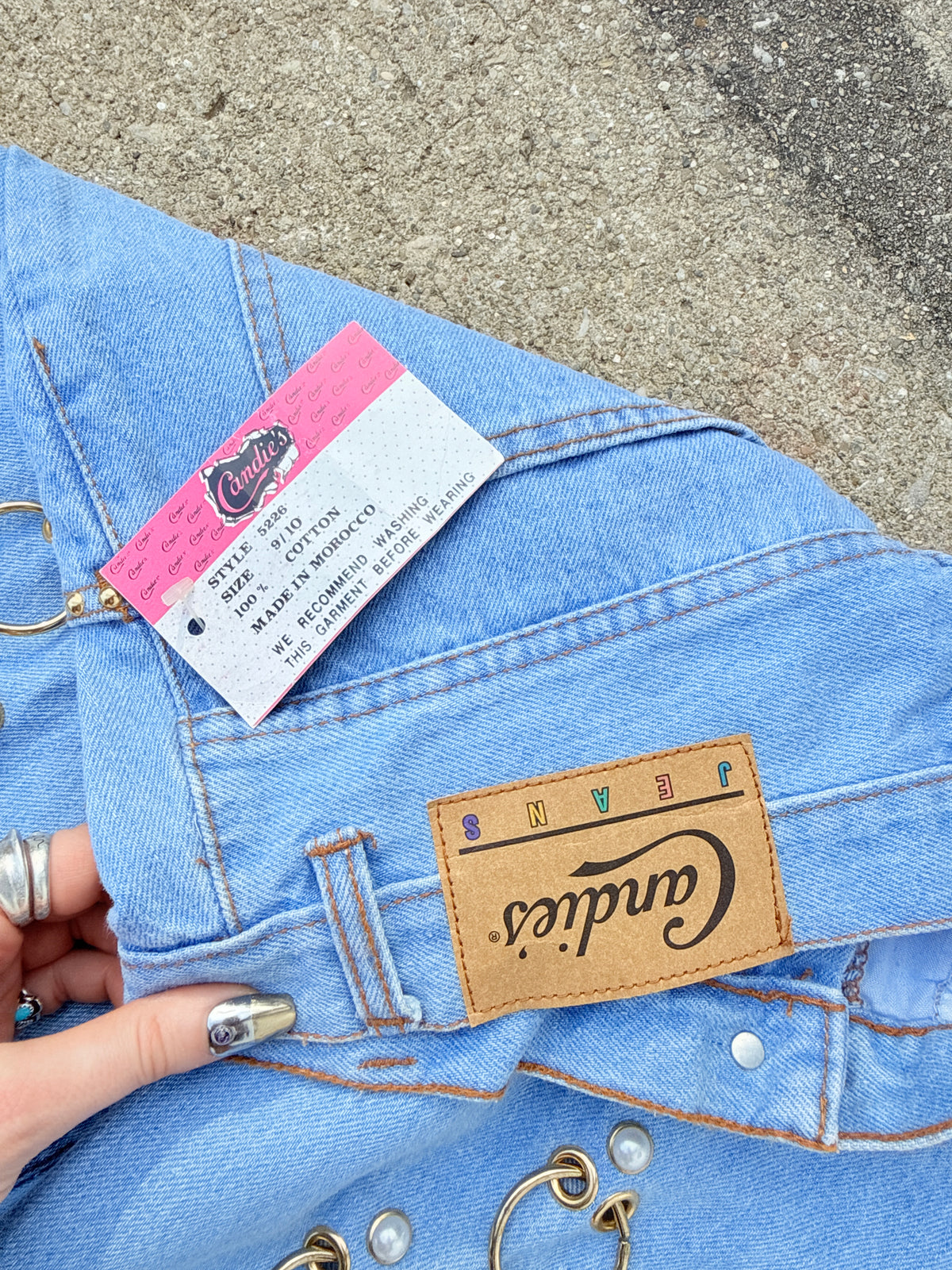 Vintage 1980s Deadstock Candies/ I.C.E. Tapered Fit Medium Wash Denim Jeans | 9/10
