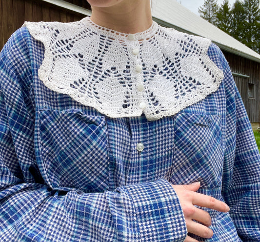 Victorian Style Crochet Collar - Large w/ Buttons