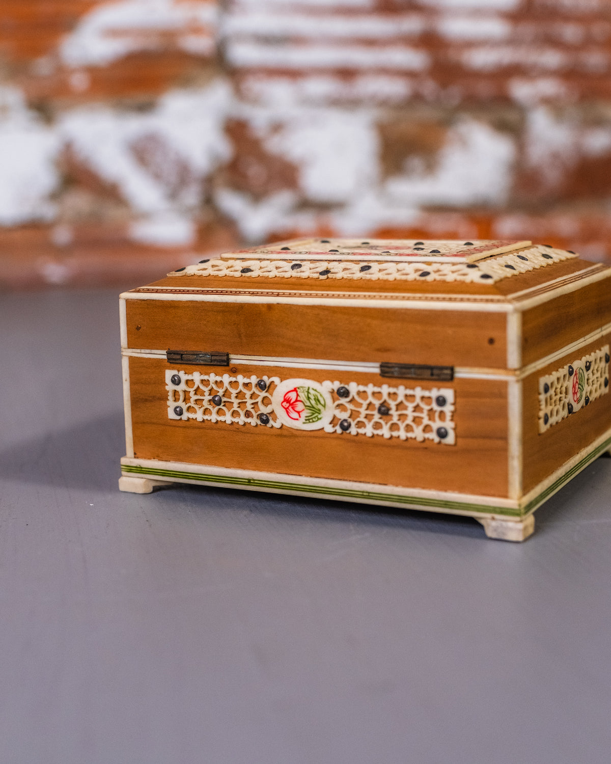 Vintage 1950's/60's Anglo-Indian Wood Floral Carved Bone Trinket Box